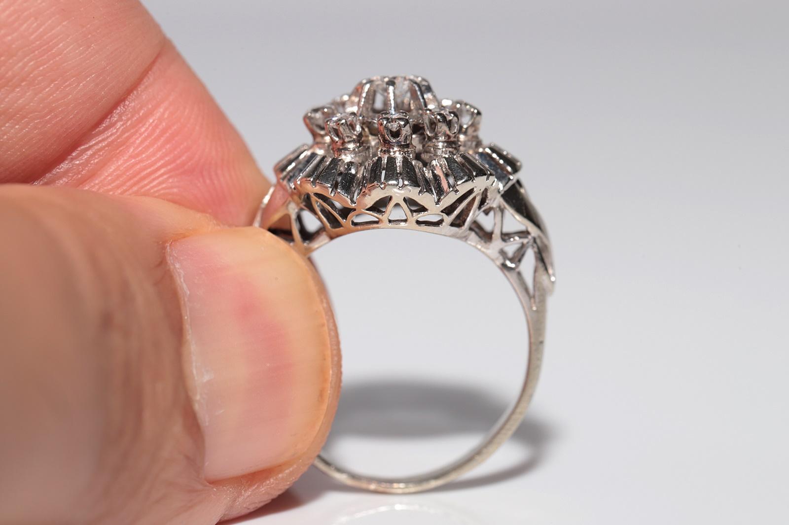 Bague Art déco ancienne des années 1920, fabriquée à la main en or 18 carats et décorée de diamants naturels en vente 2