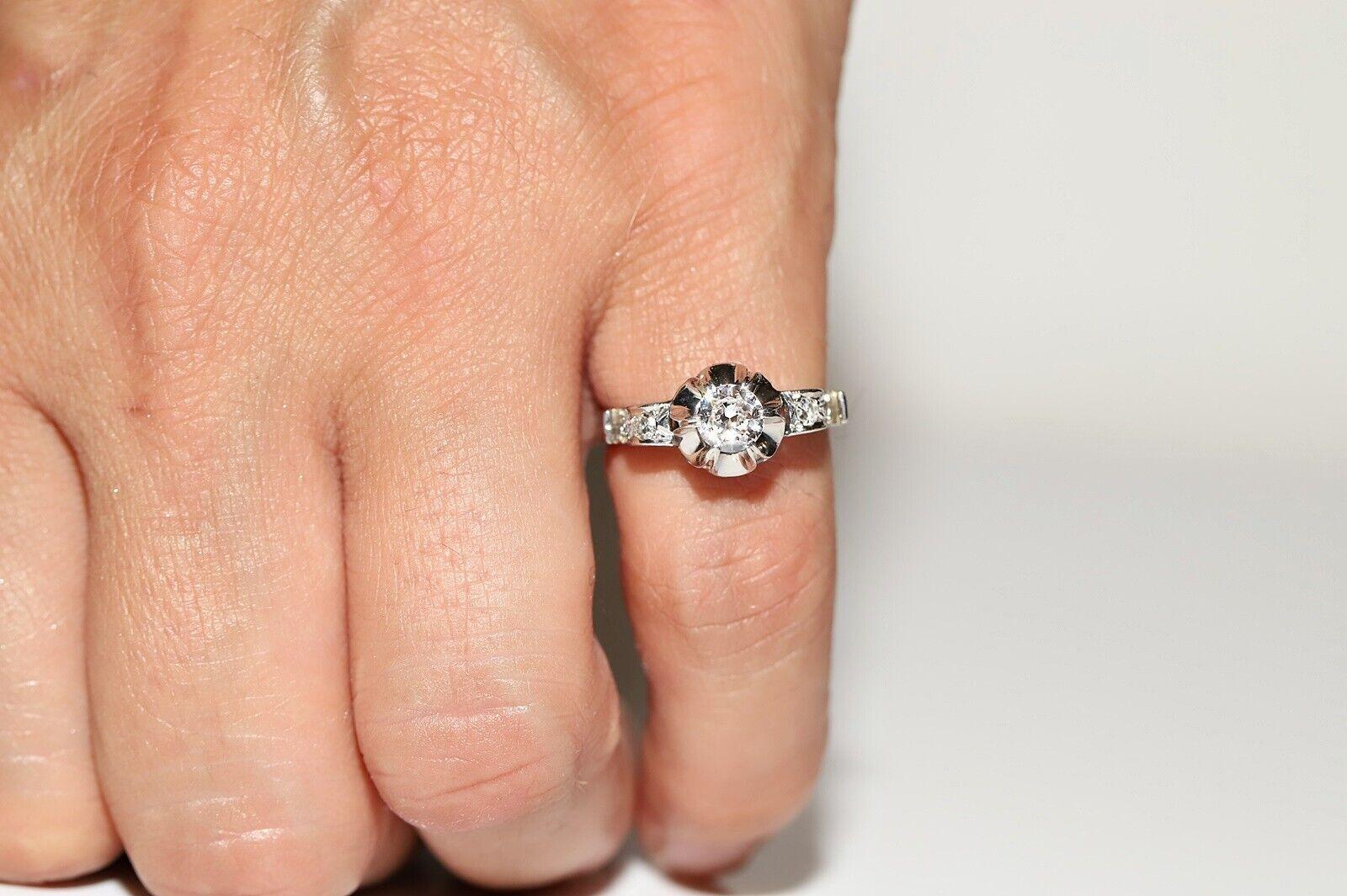 Bague Art déco ancienne des années 1920 en platine décorée de diamants naturels en vente 6