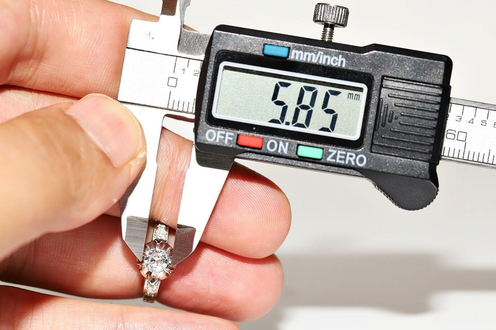 Bague Art déco ancienne des années 1920 en platine décorée de diamants naturels en vente 3