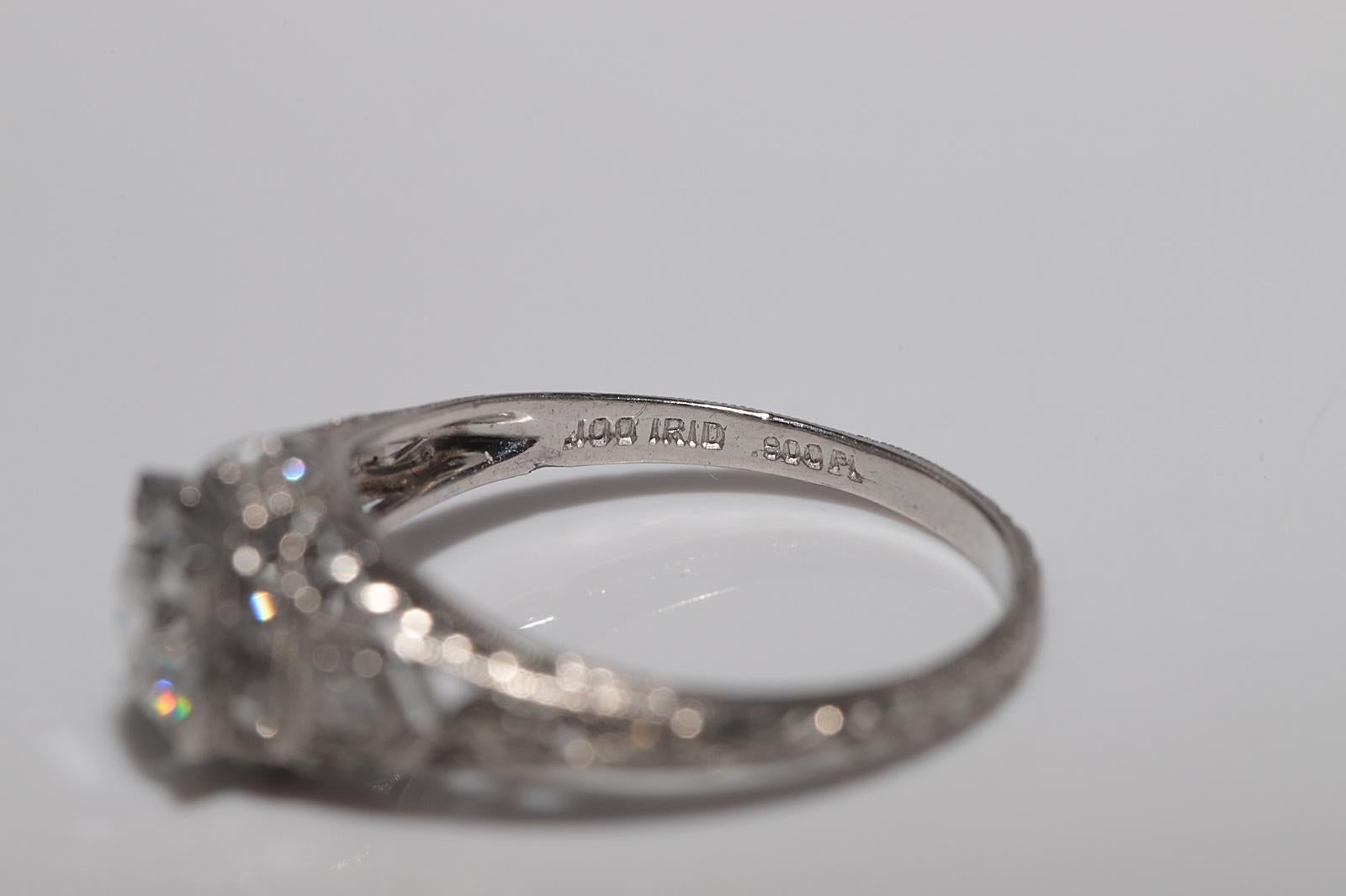 Anello solitario decorato con diamanti naturali in platino, antico, degli anni '20 circa. in vendita 5