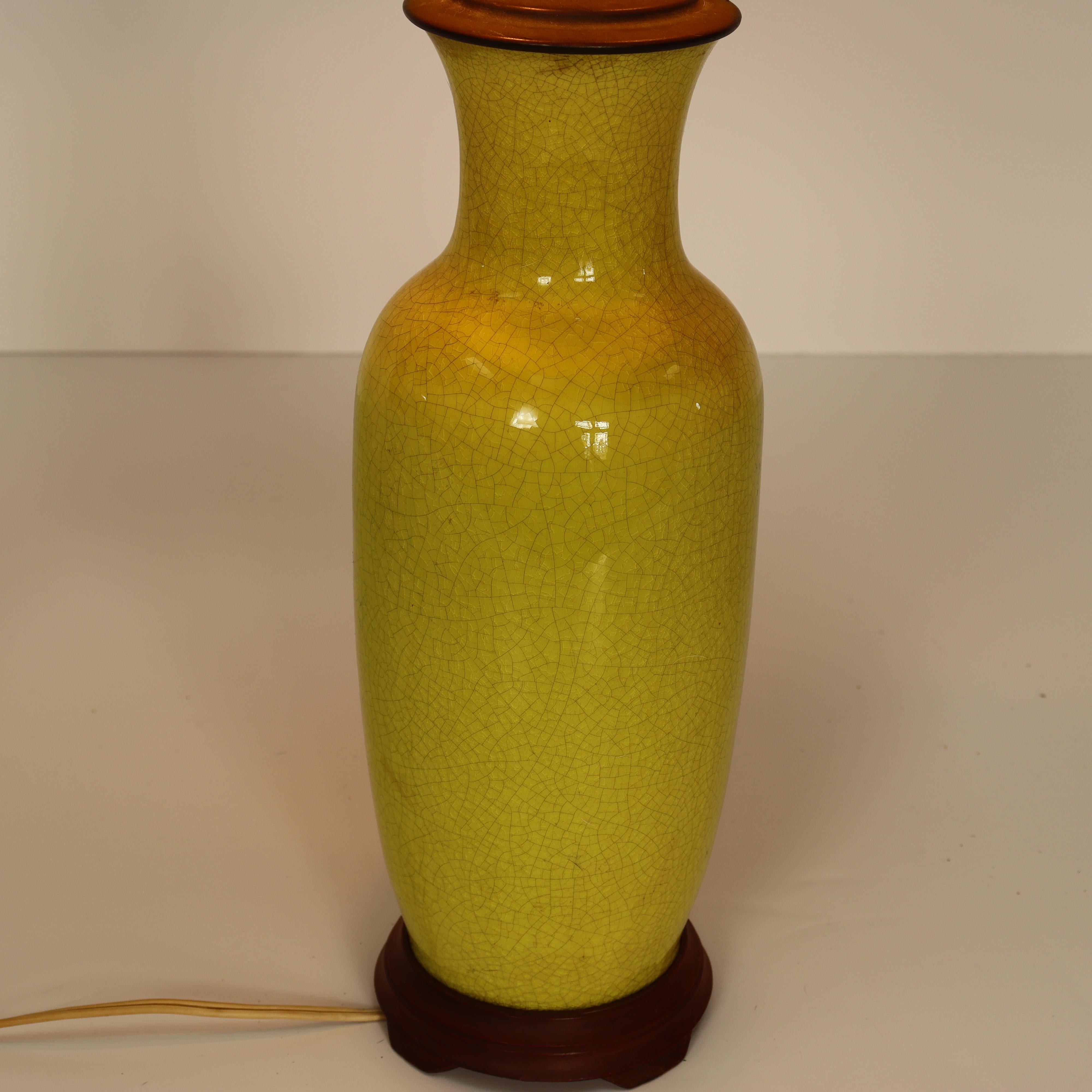 Antiguo Circa 1920 Chino Chartreuse Amarillo Crackle Glaze Lámpara Al fuego en venta