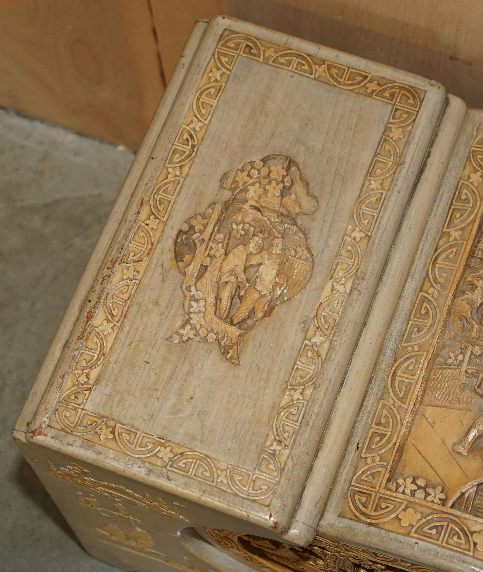 ANTIQUE CIRCA 1920er CHINESE EXPORT HEAVILY CARved CAMPHOR WOOD LINEN TOY CHEST (Frühes 20. Jahrhundert) im Angebot