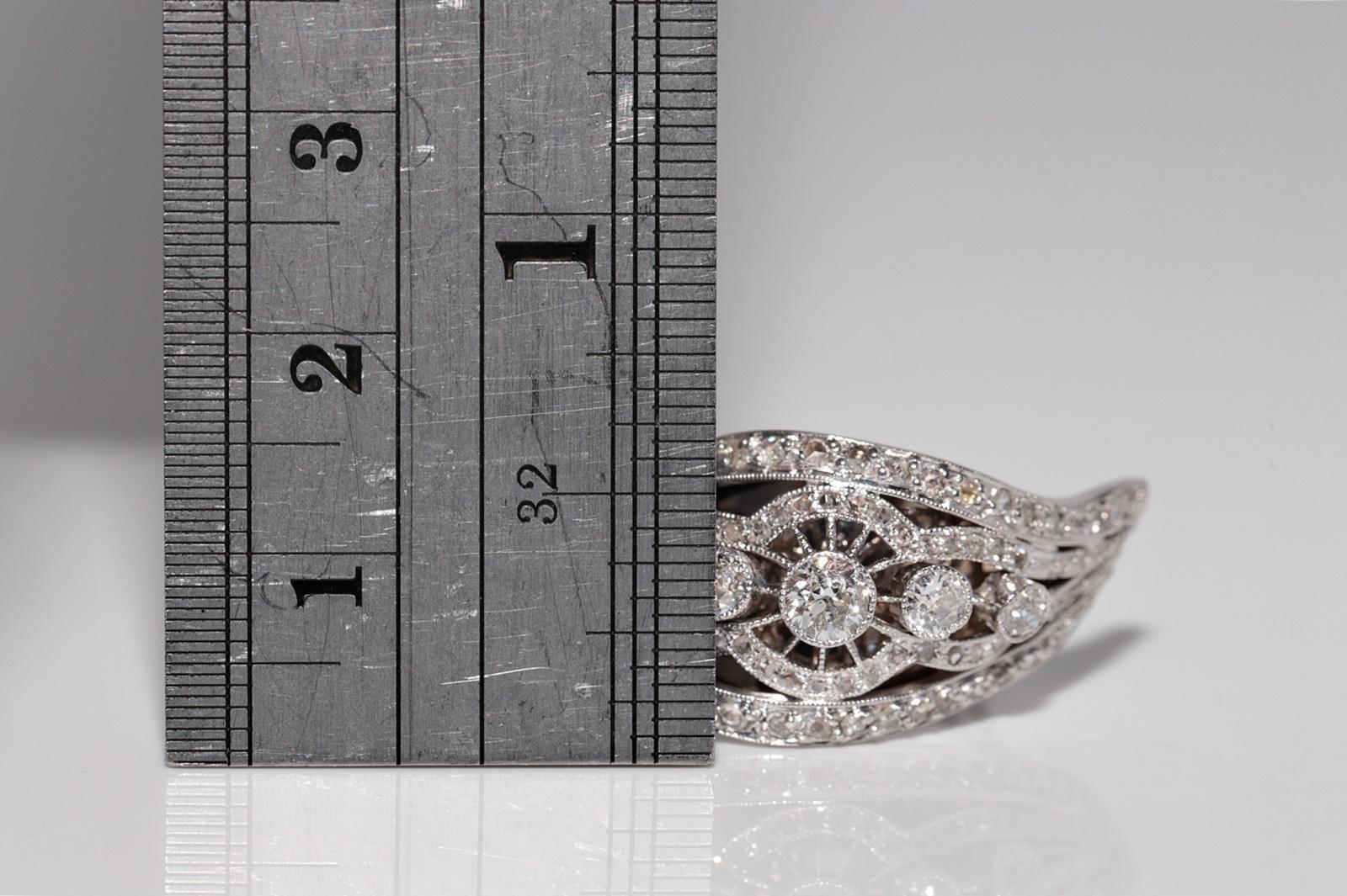 Antike CIRCA 1920er Jahre Handgefertigte Art Deco 18k Gold Natural Diamond Ring im Angebot 5