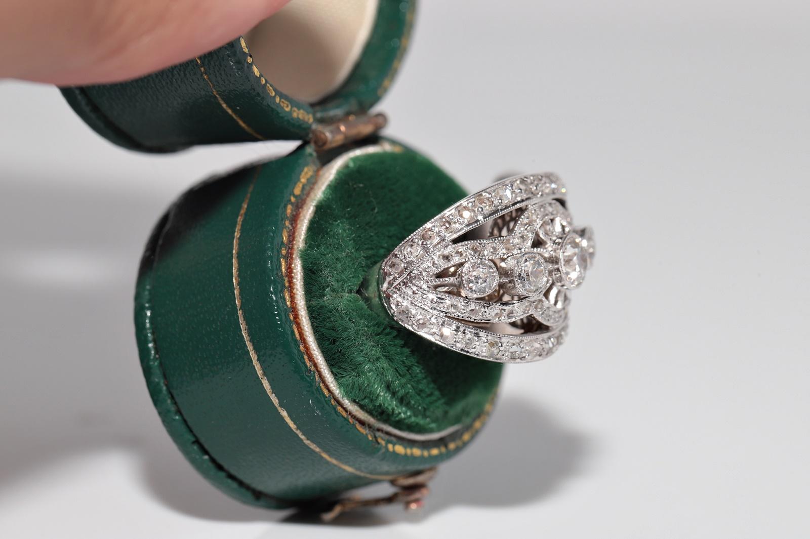 Antike CIRCA 1920er Jahre Handgefertigte Art Deco 18k Gold Natural Diamond Ring (Art déco) im Angebot