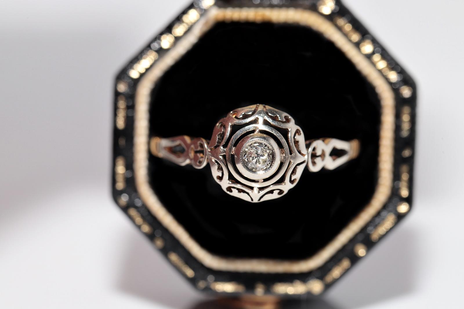 En très bon état.
Le poids total est de 2 grammes.
Au total, un diamant de 0,10 ct.
Le diamant est de couleur H et de pureté S3.
La taille de la bague est de 8,5
Nous pouvons fabriquer n'importe quelle taille.
La boîte n'est pas incluse.
N'hésitez