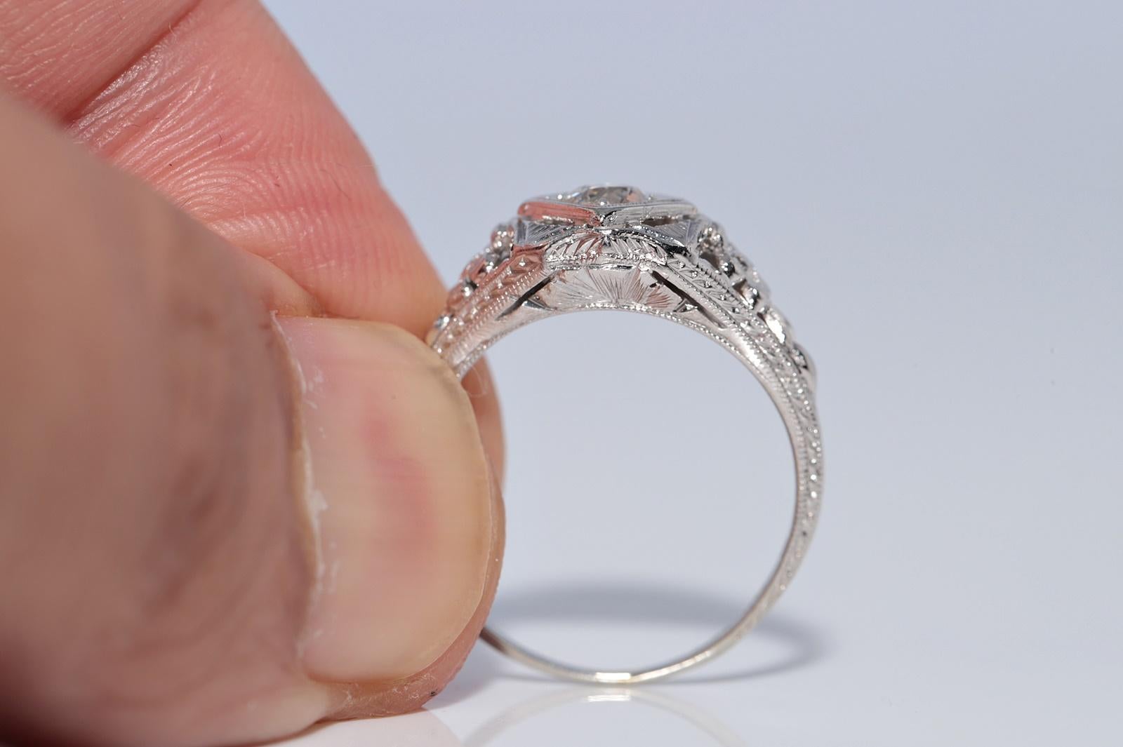 Antico anello con diamanti naturali in oro 18 carati, realizzato a mano, degli anni '20 circa. in vendita 5