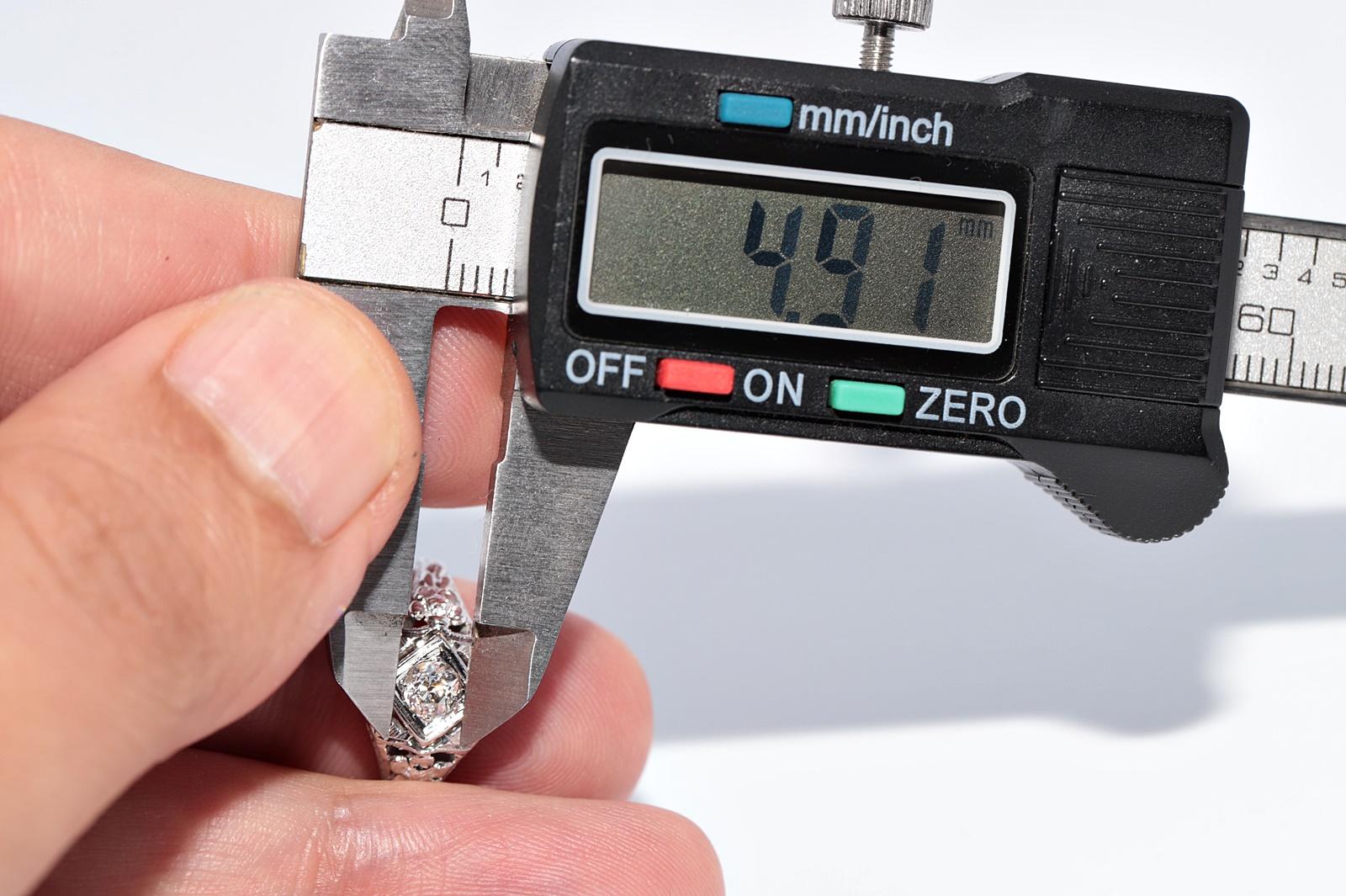 Antico anello con diamanti naturali in oro 18 carati, realizzato a mano, degli anni '20 circa. in vendita 11