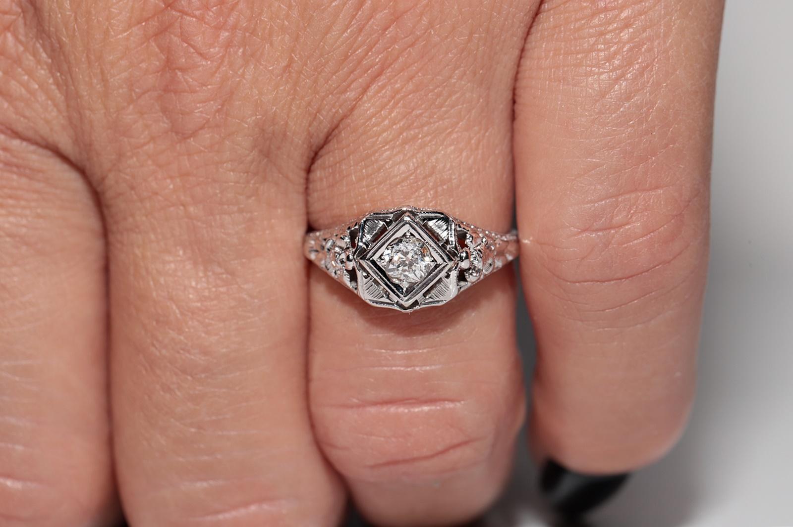 Taglio antico europeo Antico anello con diamanti naturali in oro 18 carati, realizzato a mano, degli anni '20 circa. in vendita