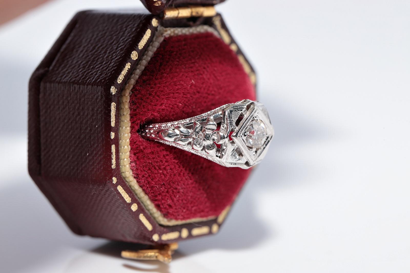 Antico anello con diamanti naturali in oro 18 carati, realizzato a mano, degli anni '20 circa. in vendita 1