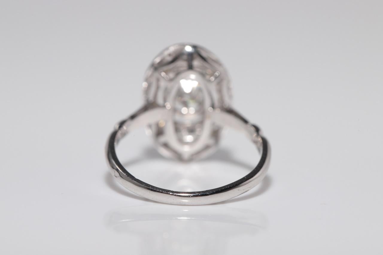 Bague ancienne en platine Art Deco des années 1920, faite à la main, avec diamant naturel en vente 8
