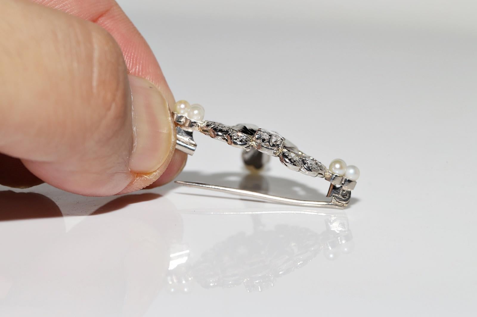 Antique Circa 1920s Platinum Art Deco Natural Diamond Decorated Brooch For Sale 7