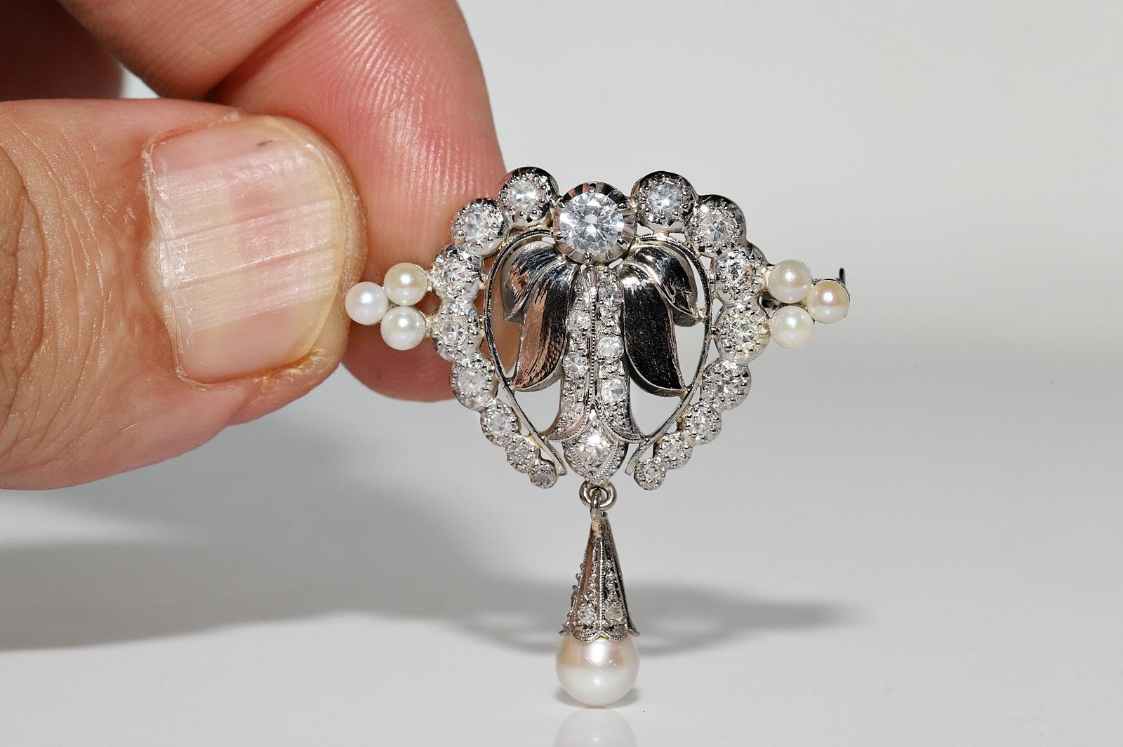 Brilliant Cut Antique Circa 1920s Platinum Art Deco Natural Diamond Decorated Brooch For Sale