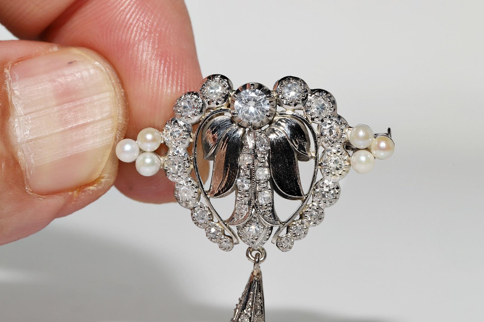 Women's Antique Circa 1920s Platinum Art Deco Natural Diamond Decorated Brooch For Sale