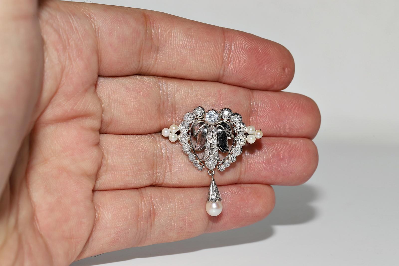 Antique Circa 1920s Platinum Art Deco Natural Diamond Decorated Brooch For Sale 1