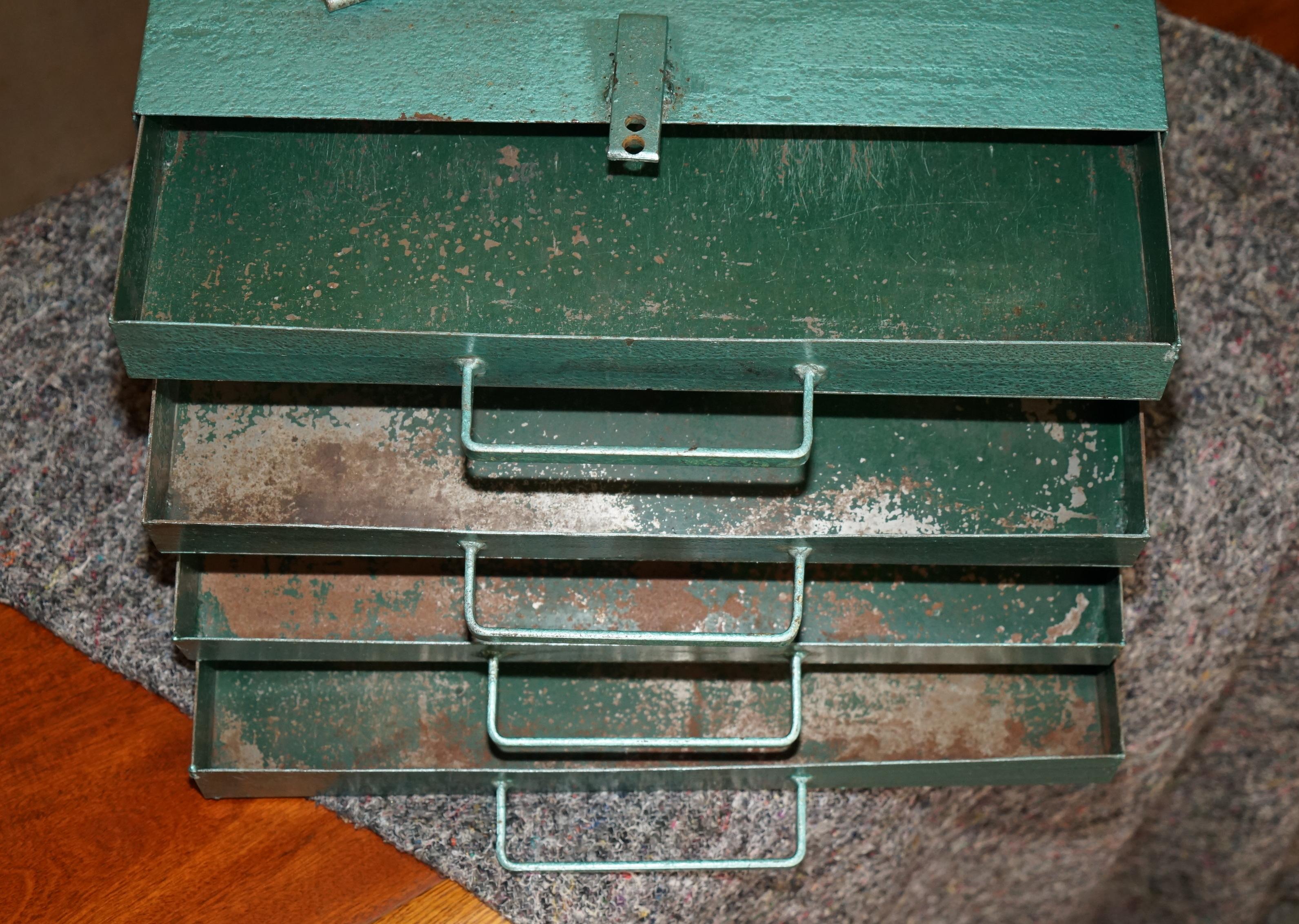 ANTIQUE CIRCA 1920's TEAL COLOURED LOCKABLE MACHINIST WORK TOOL BOX WITH LOCK In Good Condition For Sale In West Sussex, Pulborough