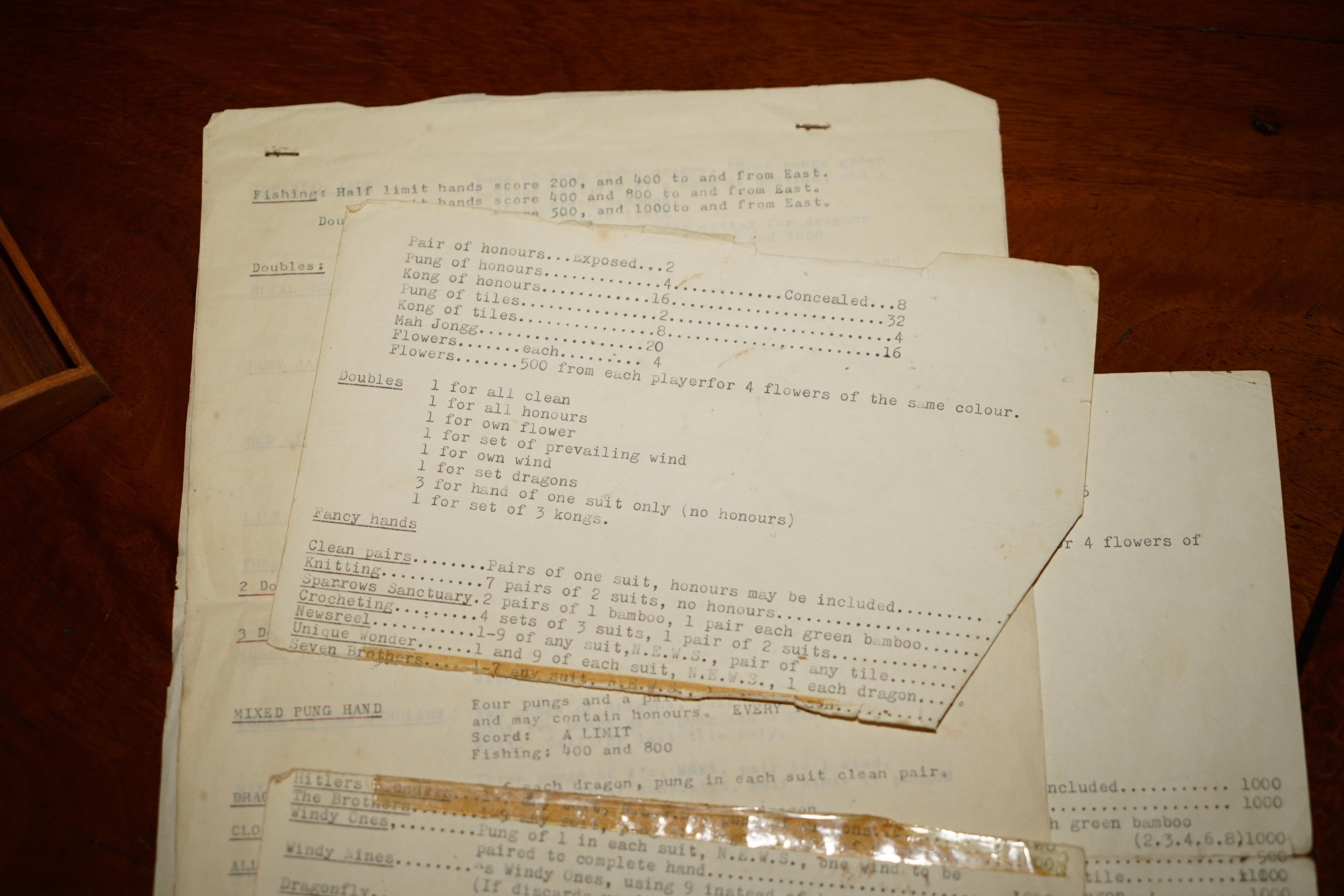 Cinese ANTICO SET DI MAHJONG CINESE CIRCA 1930 + RACCHETTE DA CONTATORE E SOLDI IN ORIGINALE in vendita