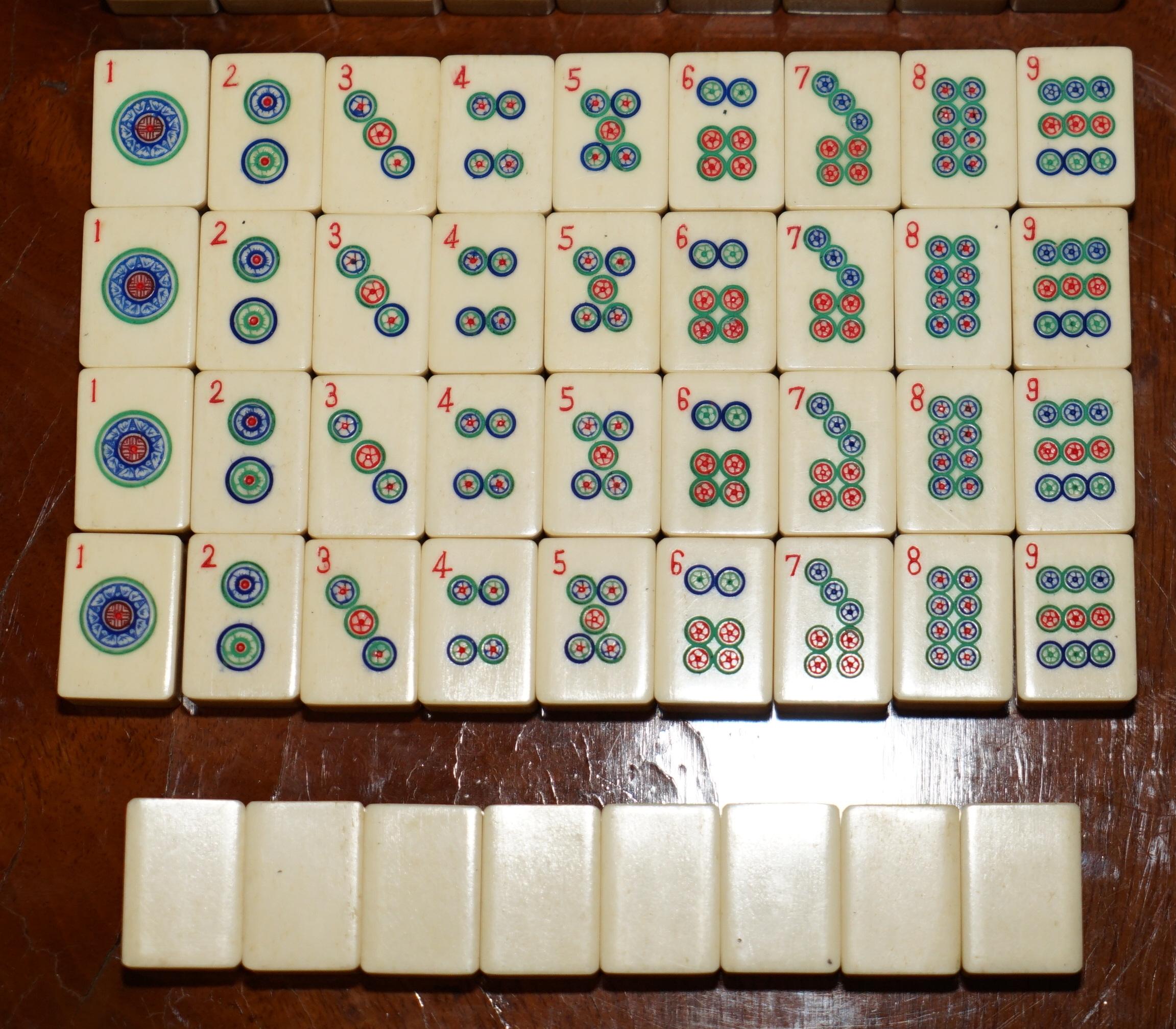 Bambù ANTICO SET DI MAHJONG CINESE CIRCA 1930 + RACCHETTE DA CONTATORE E SOLDI IN ORIGINALE in vendita