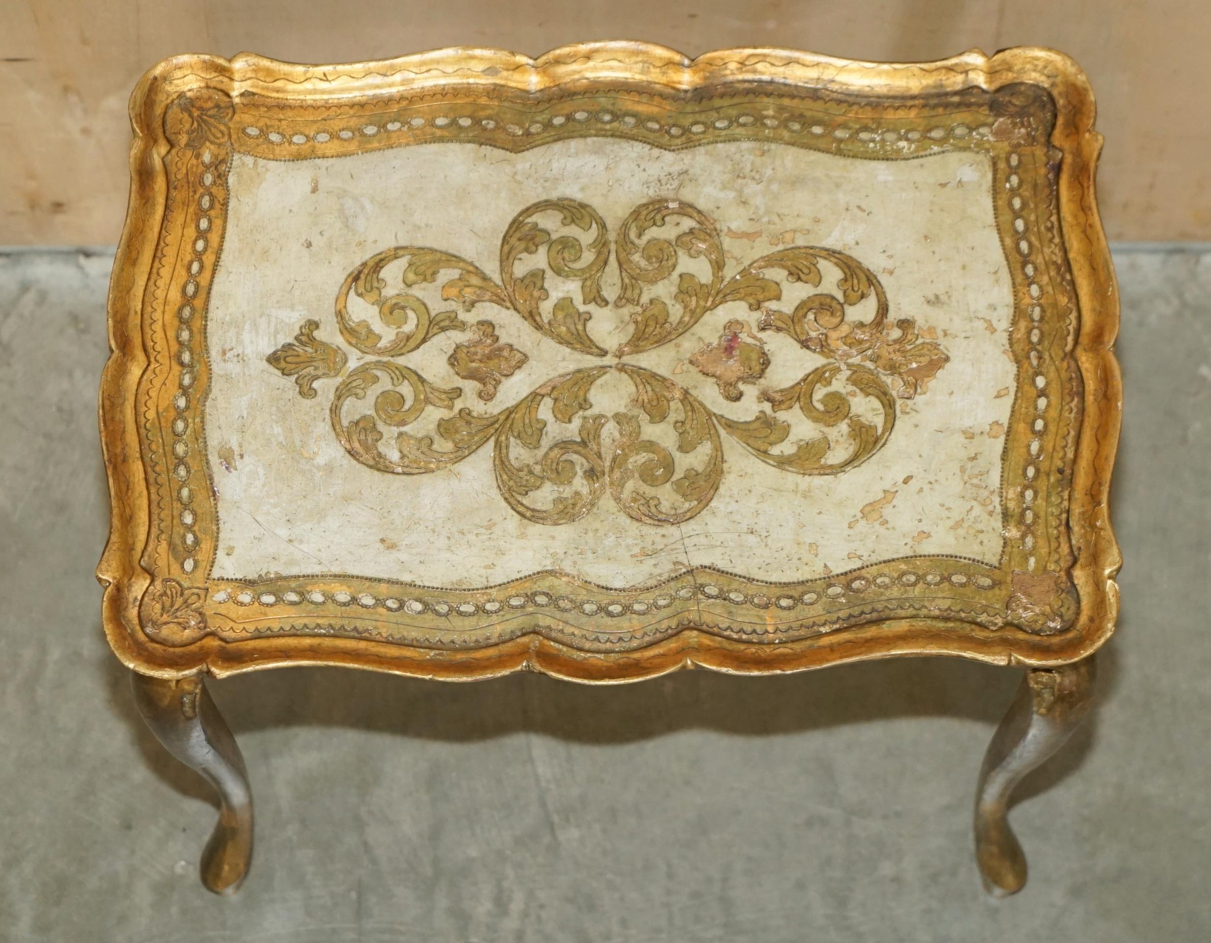 ANTIQUE CIRCA 1930 FLORENTINE VENETIAN HAND PAiNTED & GILT NEST OF THREE TABLES For Sale 3