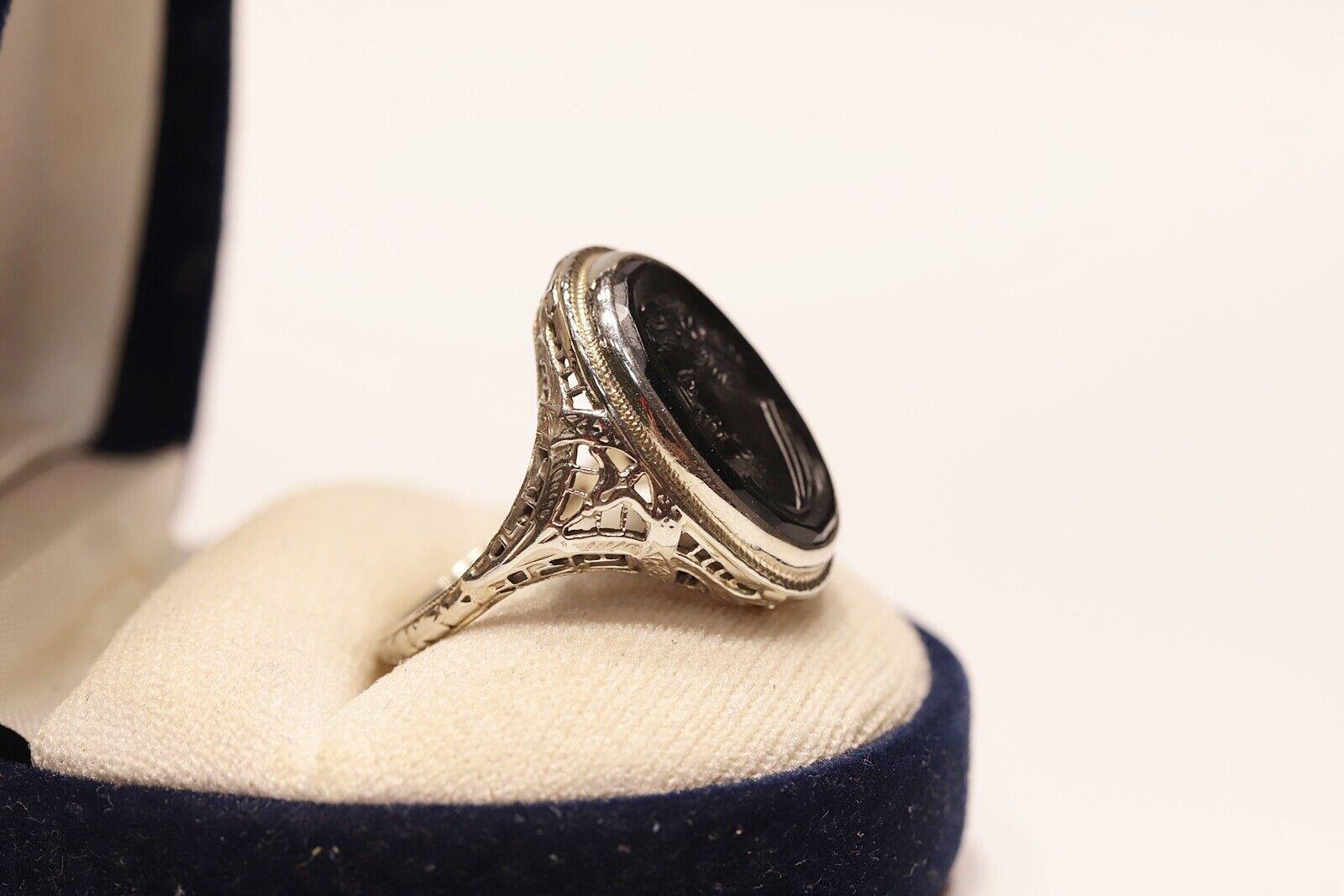 Antique Circa 1930s 18k Gold Art Deco Natural Onyx Stone Lady Decorated Ring For Sale 7