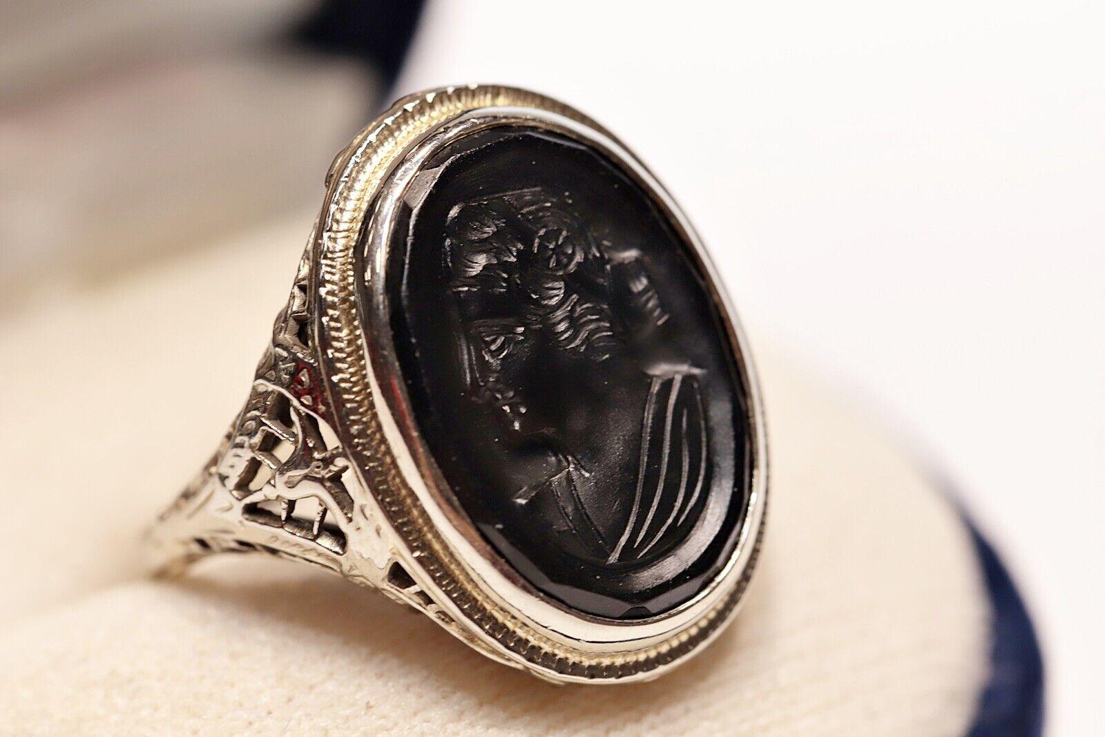 Antique Circa 1930s 18k Gold Art Deco Natural Onyx Stone Lady Decorated Ring For Sale 8