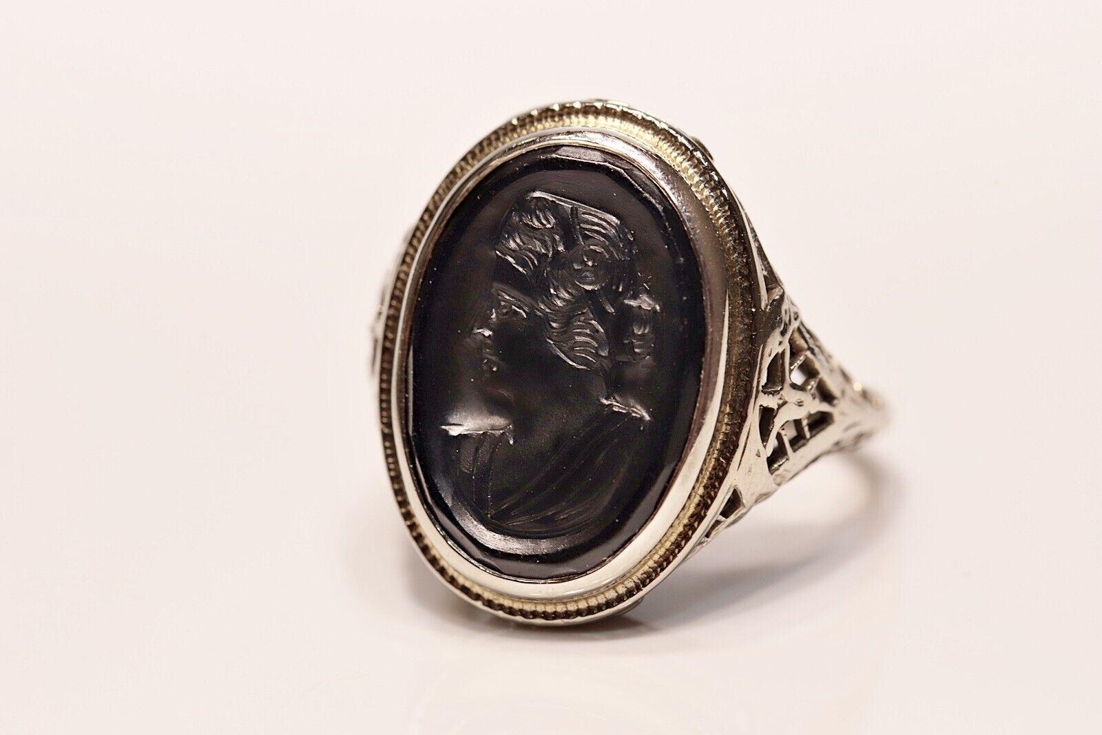 Women's Antique Circa 1930s 18k Gold Art Deco Natural Onyx Stone Lady Decorated Ring For Sale