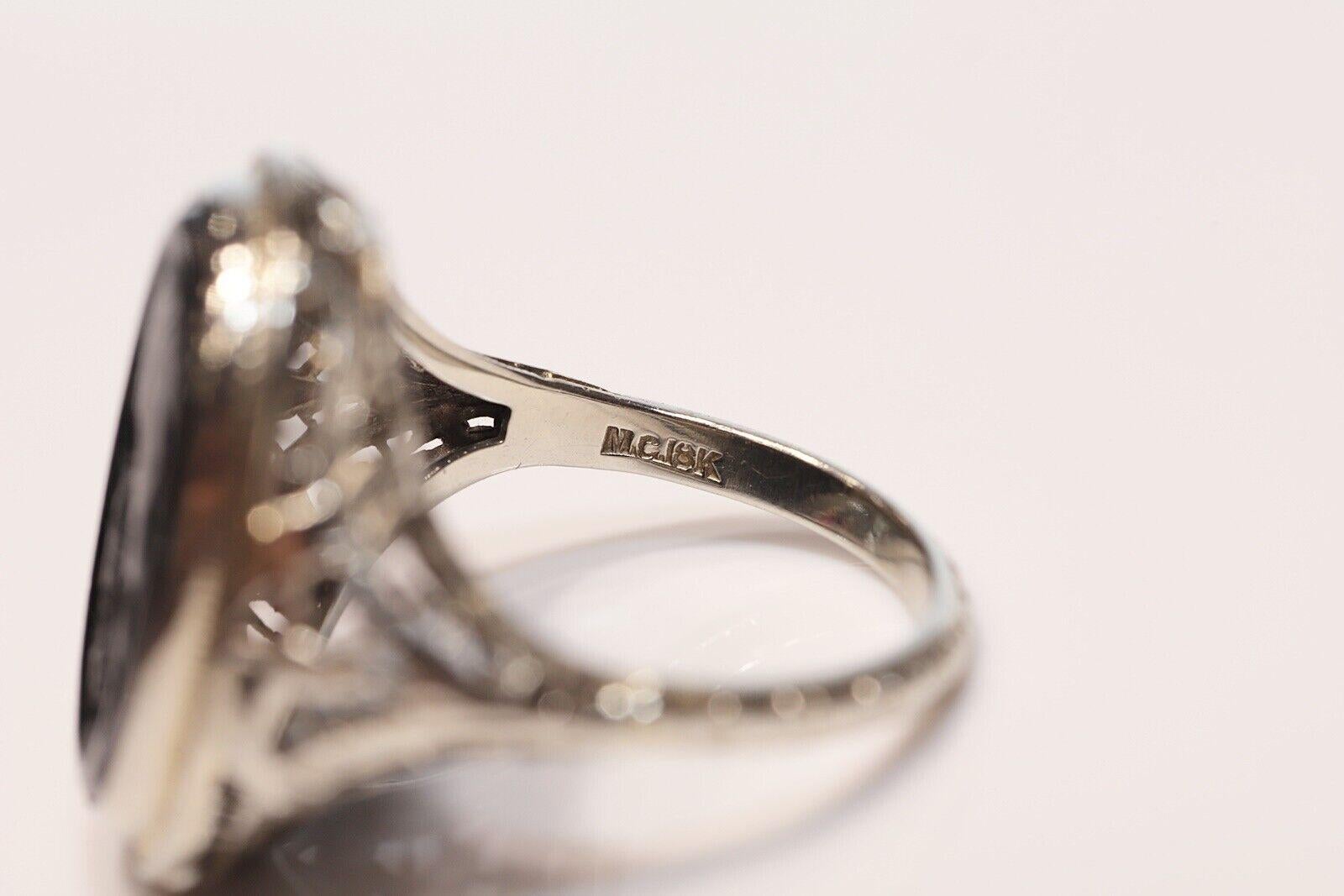 Antique Circa 1930s 18k Gold Art Deco Natural Onyx Stone Lady Decorated Ring (Bague décorée avec des pierres en onyx naturel) en vente 2