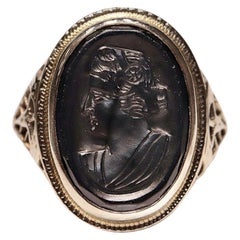 Antique Circa 1930s 18k Gold Art Deco Natural Onyx Stone Lady Decorated Ring