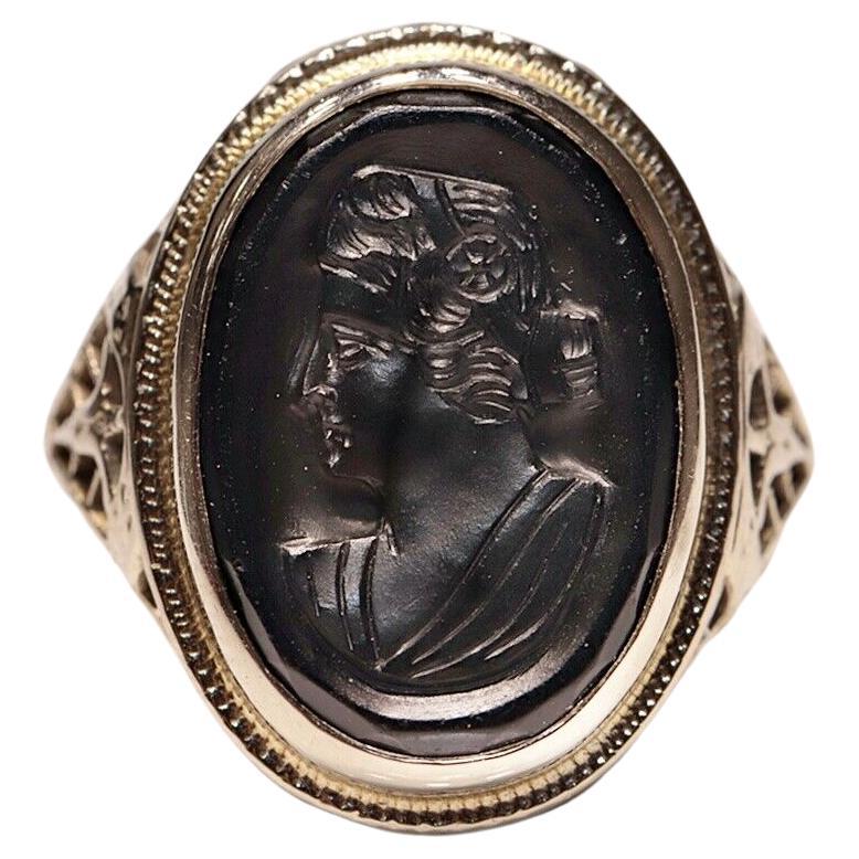 Antique Circa 1930s 18k Gold Art Deco Natural Onyx Stone Lady Decorated Ring