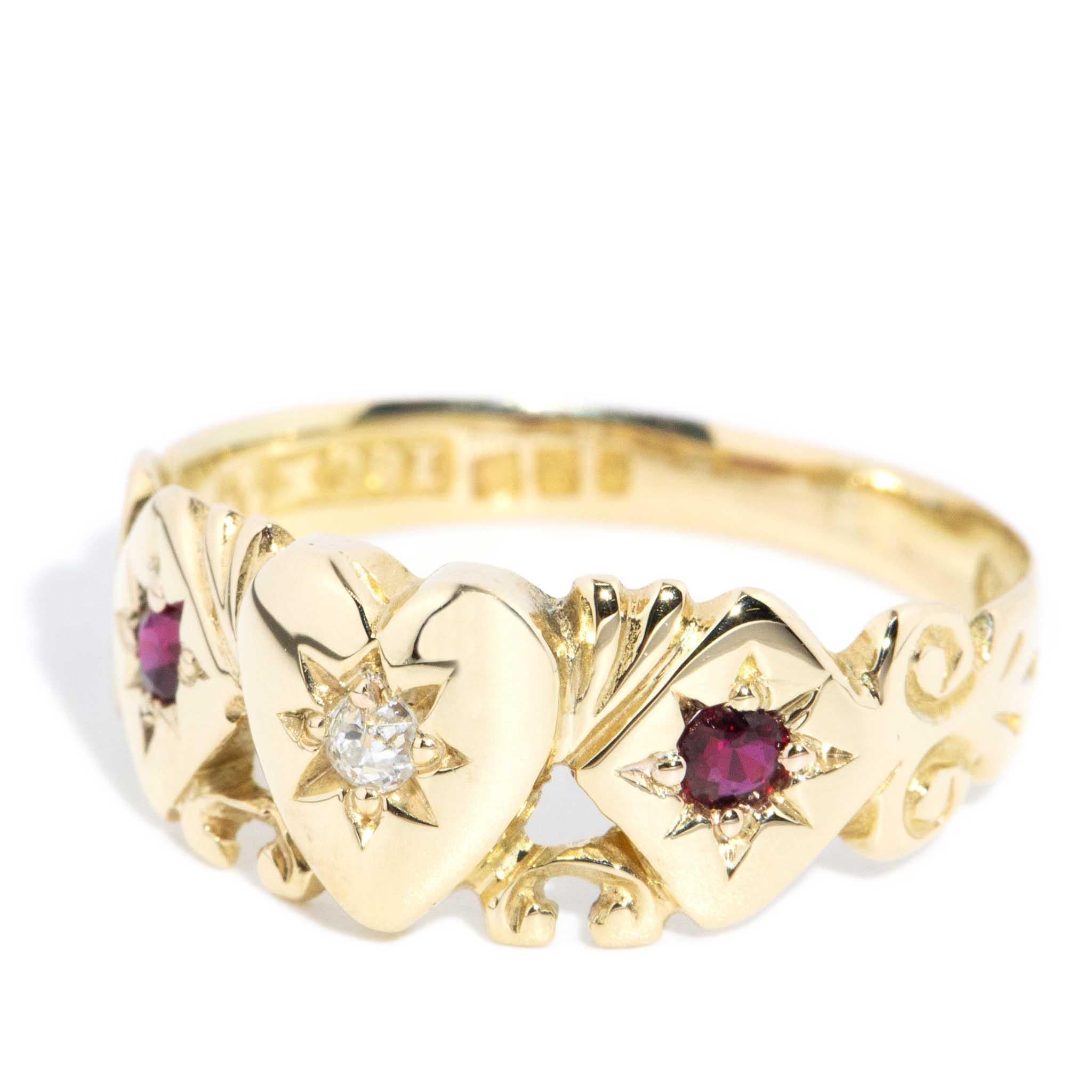 Antique Circa 1930s Diamond Ruby Signet Ring 15 Carat Yellow Gold (Moderne) im Angebot