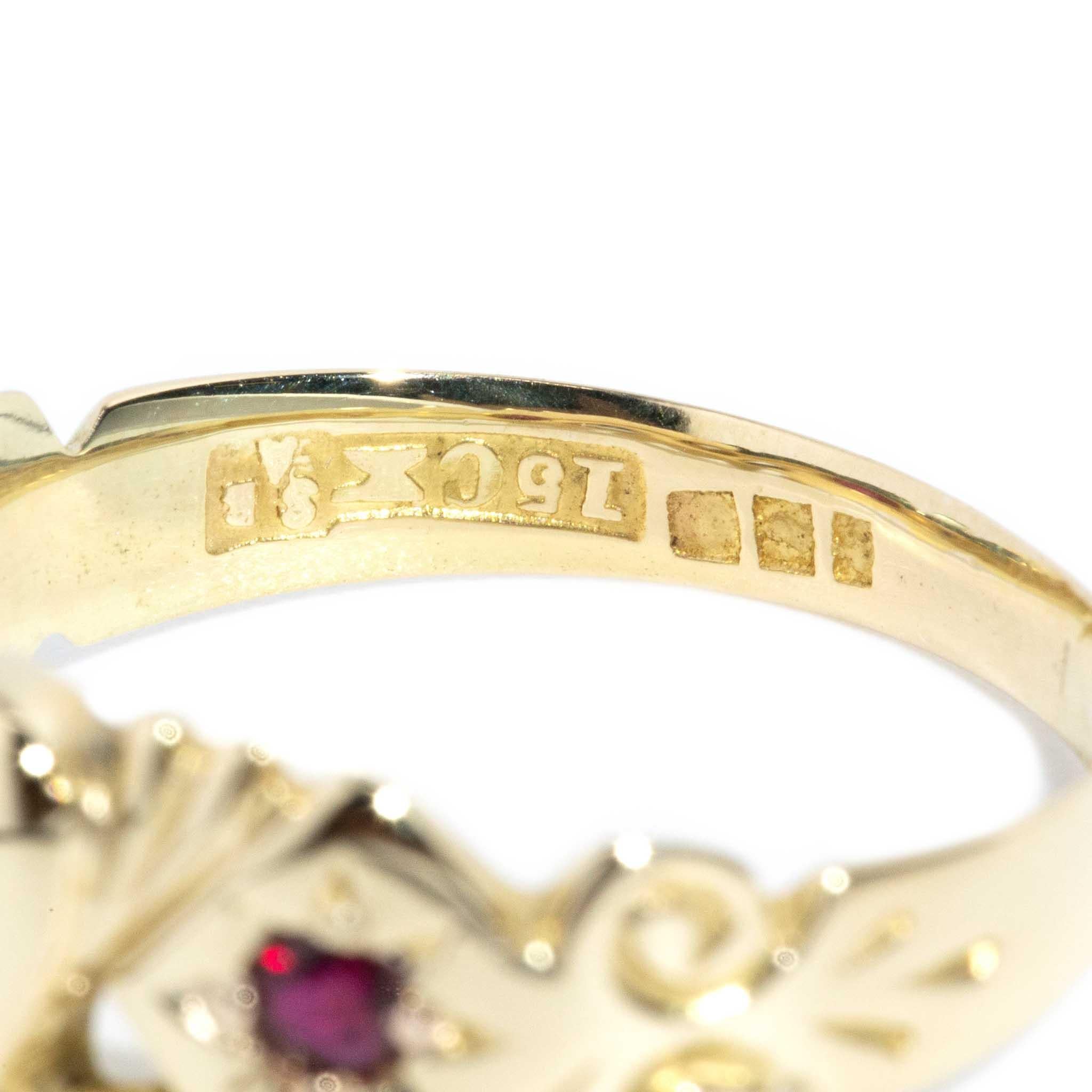 Antique Circa 1930s Diamond Ruby Signet Ring 15 Carat Yellow Gold im Angebot 2