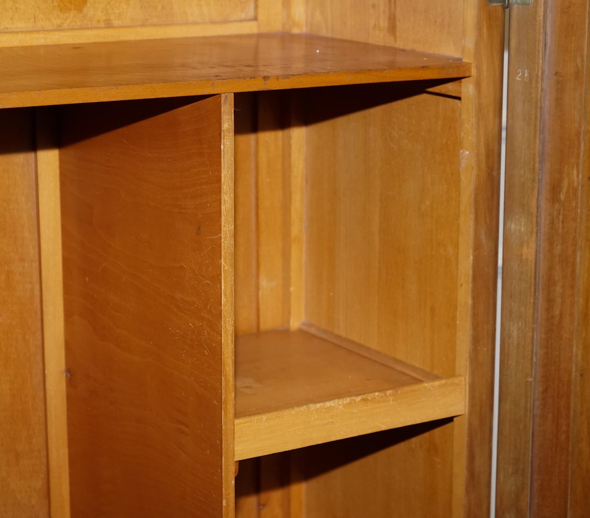 ANTICO CIRCA 1930 INGLESE IN NOCE ART DECO ARMADIO A DUE PORTE CON VETRINI in vendita 4