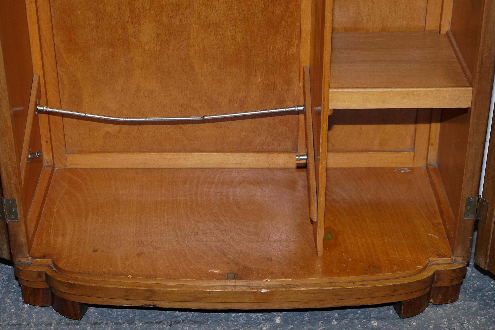 ANTICO CIRCA 1930 INGLESE IN NOCE ART DECO ARMADIO A DUE PORTE CON VETRINI in vendita 5