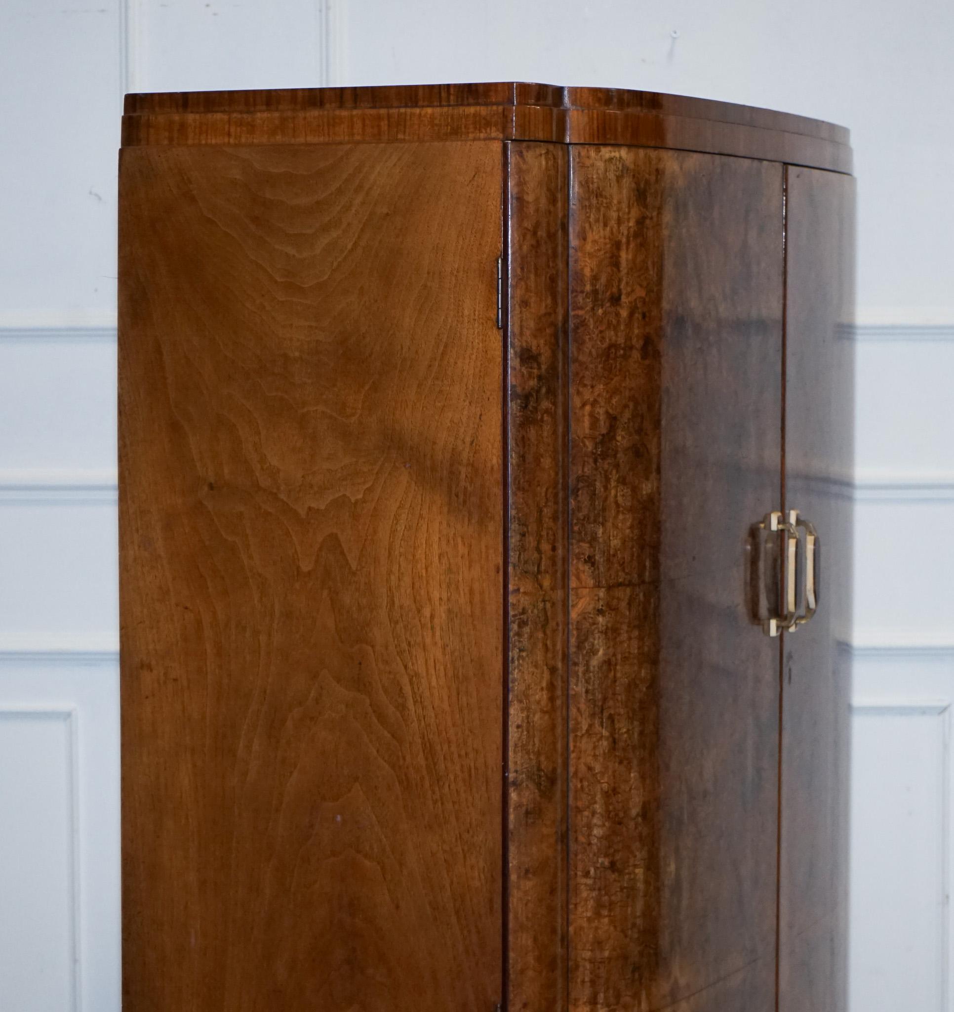 ANTICO CIRCA 1930 INGLESE IN NOCE ART DECO ARMADIO A DUE PORTE CON VETRINI in vendita 7