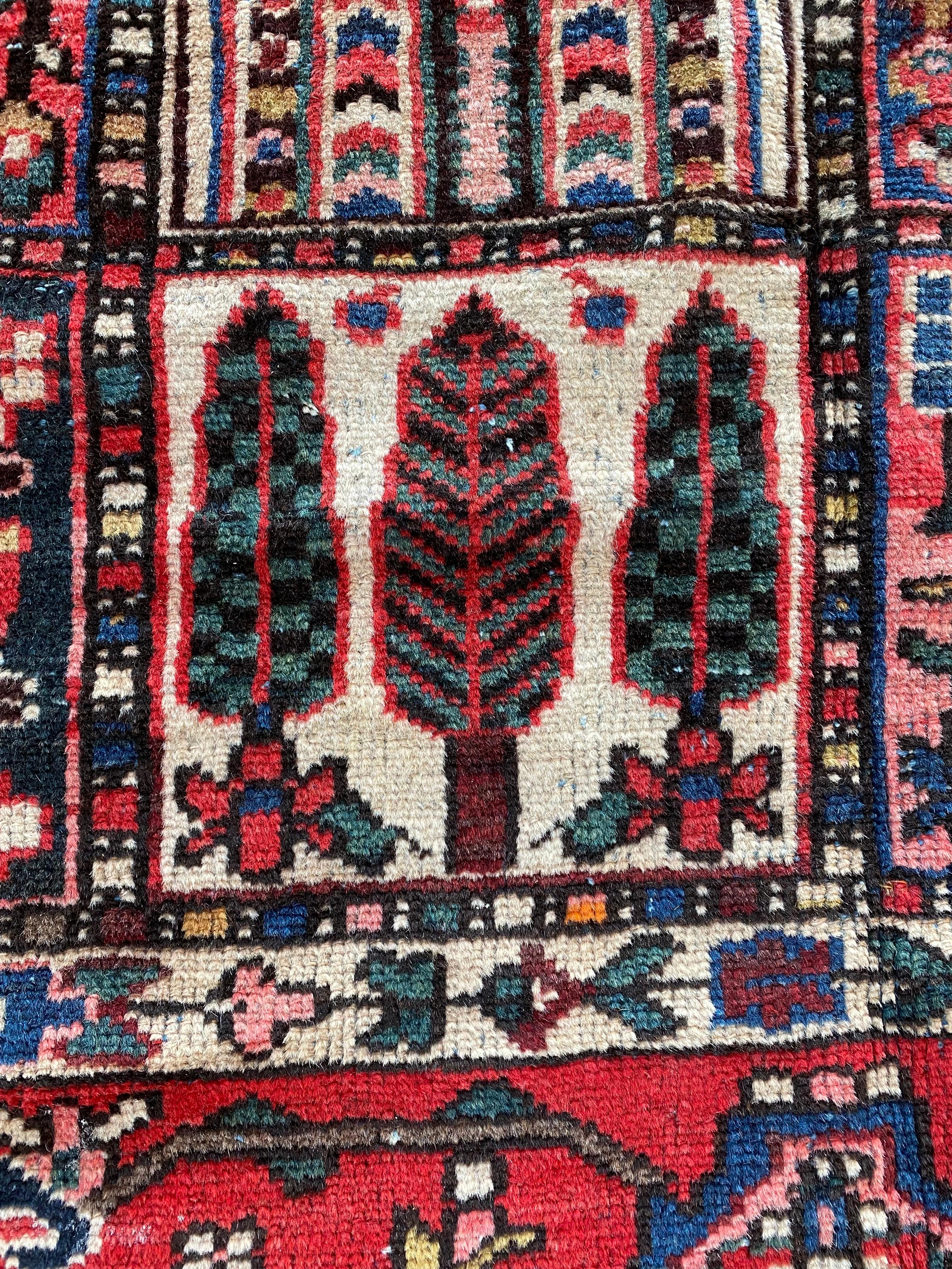 Antique Circa 1930s Large Persian Bakhtiari Room Size Garden Rug  For Sale 9