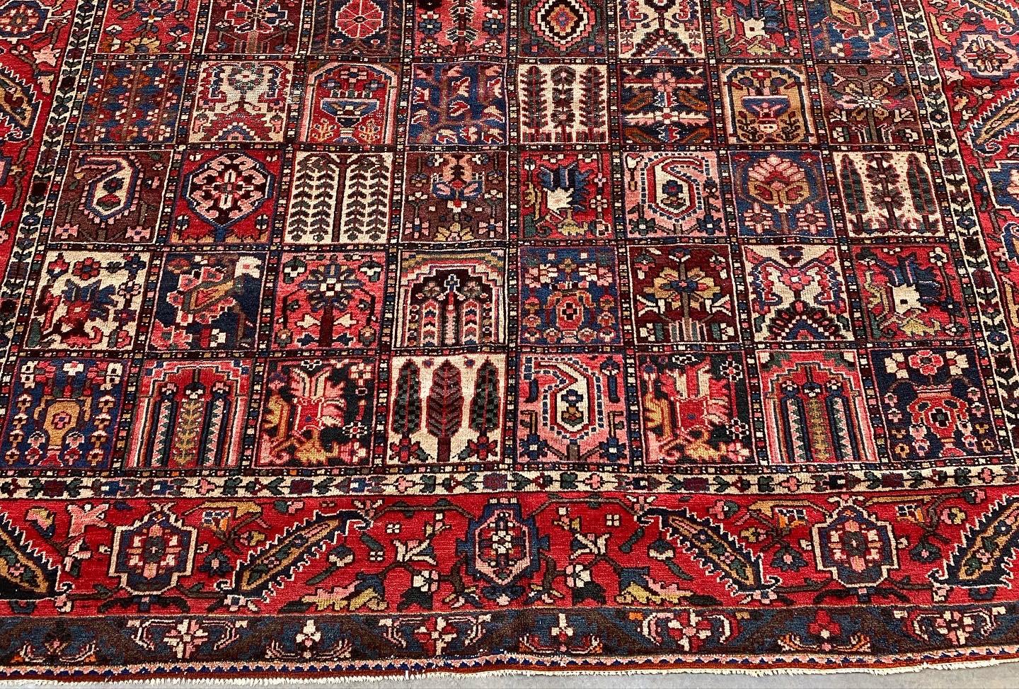 Antique Circa 1930s Large Persian Bakhtiari Room Size Garden Rug  In Good Condition For Sale In Fort Collins, CO