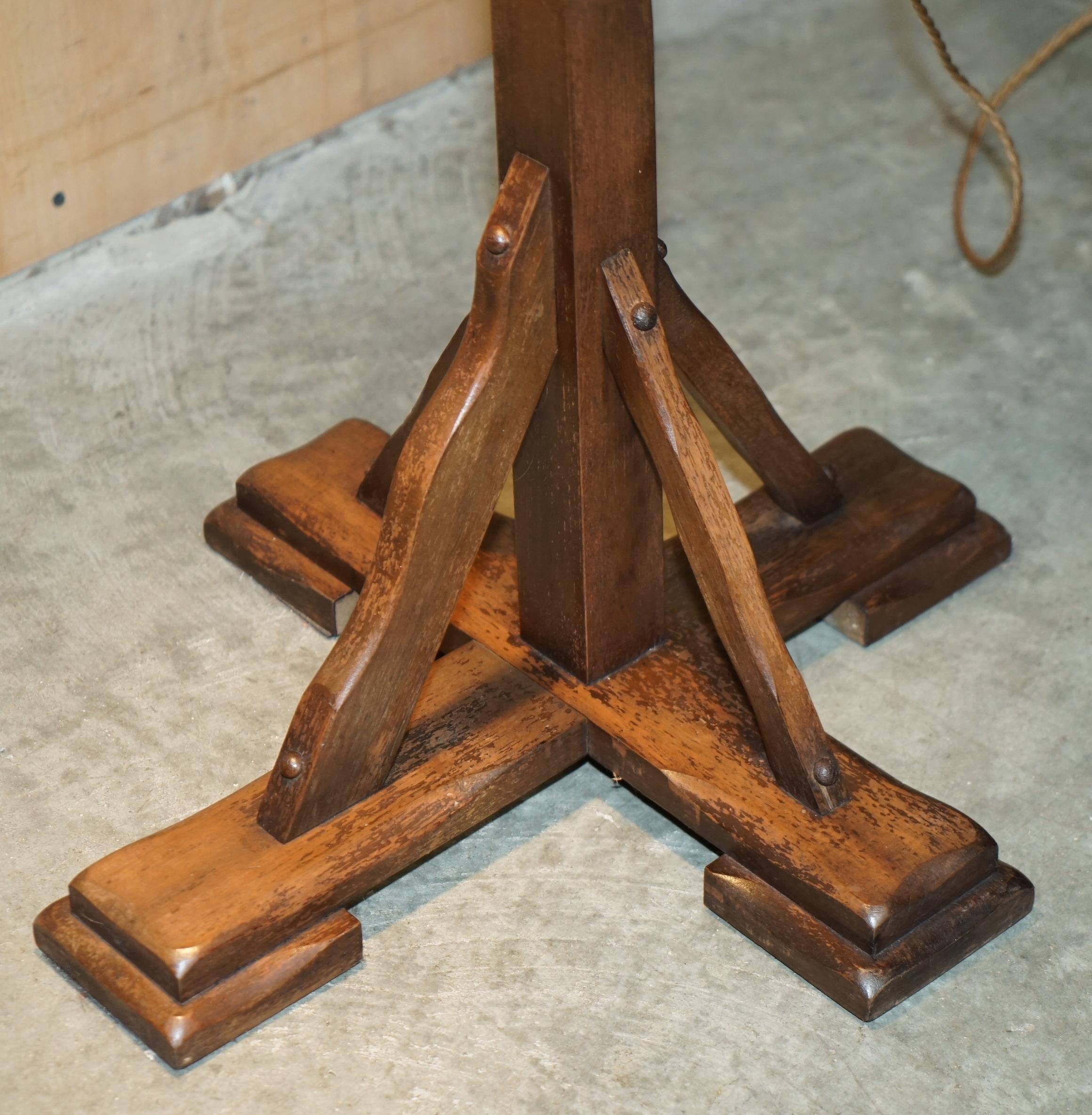ANTIQUE CIRCA 1930's MISSION ARTS & CRAFTS CARVED OAK ADJUSTABLE FLOOR LAMP For Sale 1