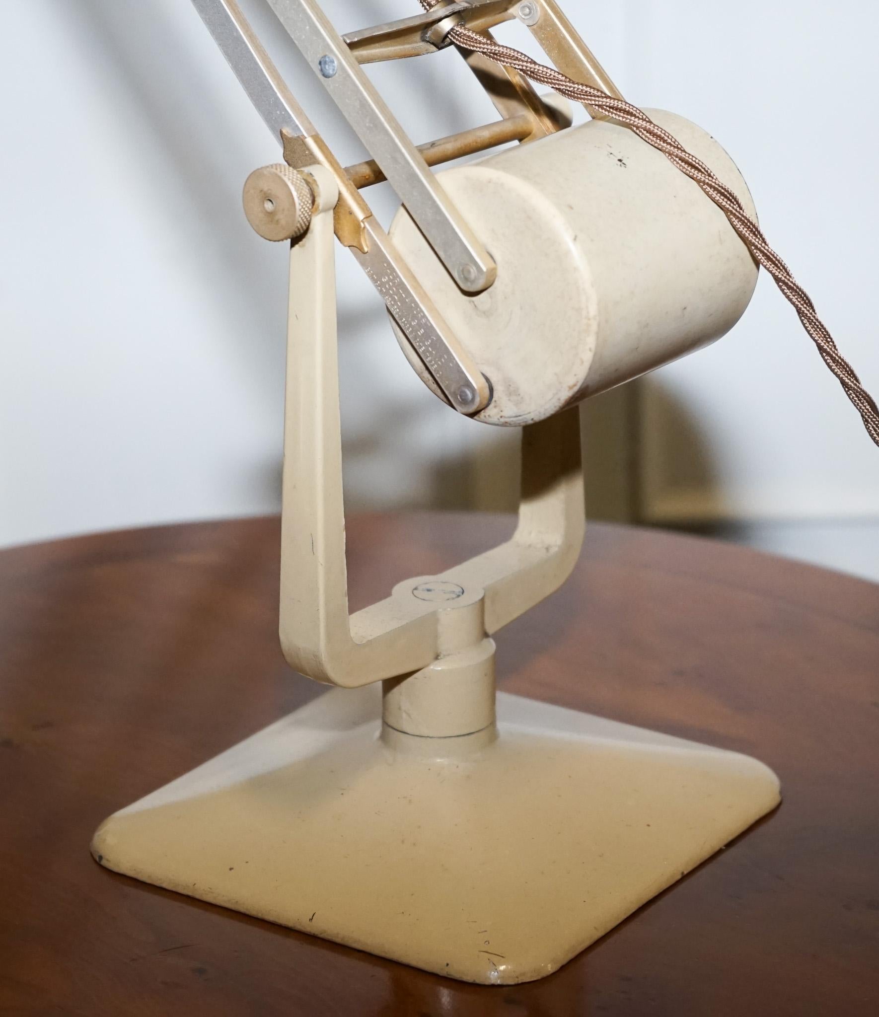 ANTIQUE CIRCA 1950 RECLAIMED HADRILL & HORSTMANN COUNTERPOiSE DESK LAMP Británico en venta