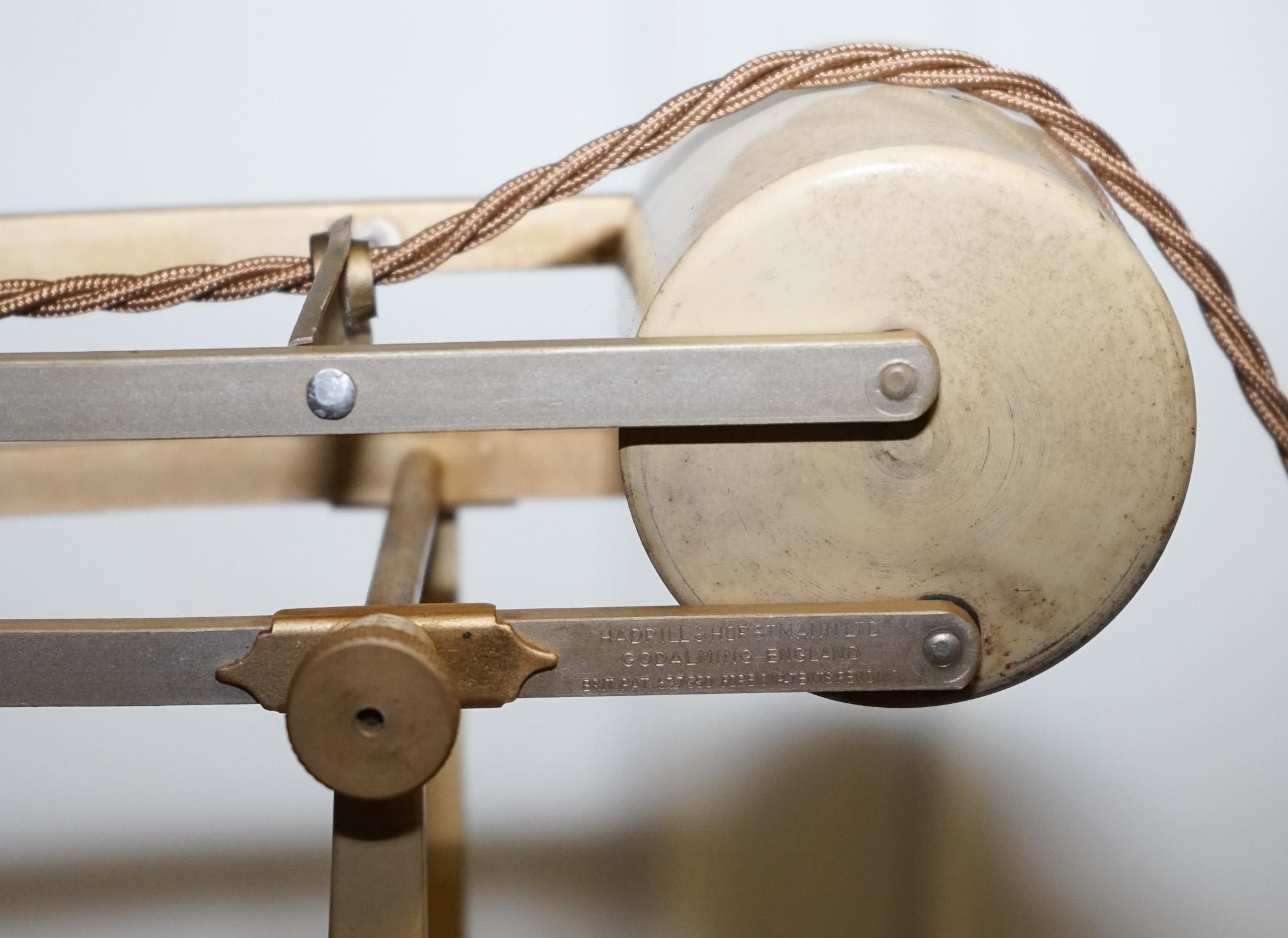 ANTIQUE CIRCA 1950 RECLAIMED HADRILL & HORSTMANN COUNTERPOiSE DESK LAMP en Bueno estado para la venta en Pulborough, GB