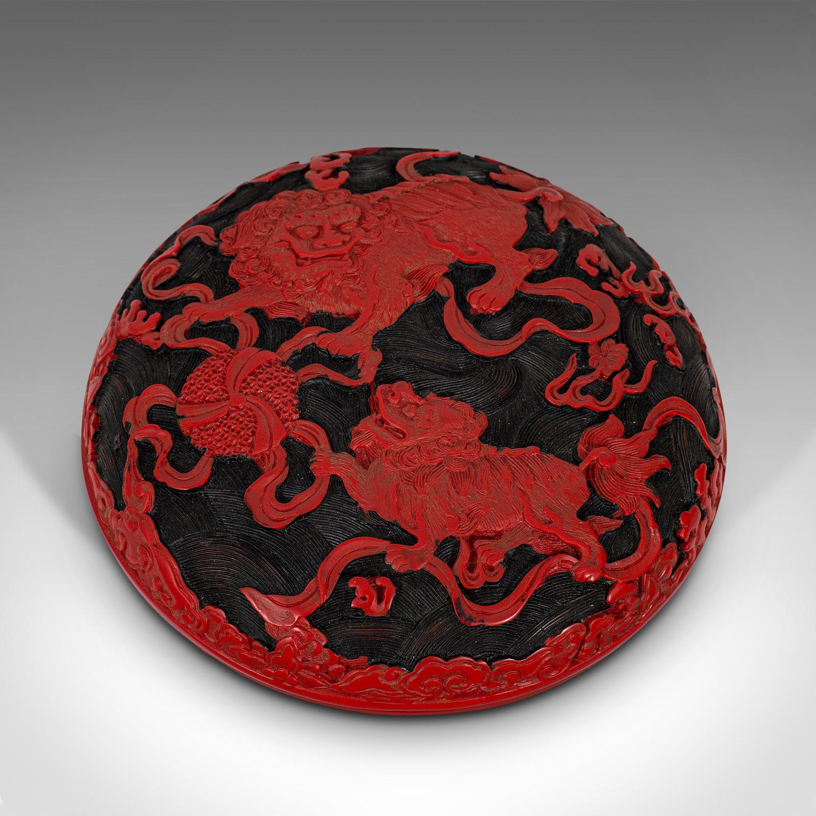 Antique Circular Box Chinese Cinnabar, Decorative Tray, Qing Dynasty, circa 1900 3