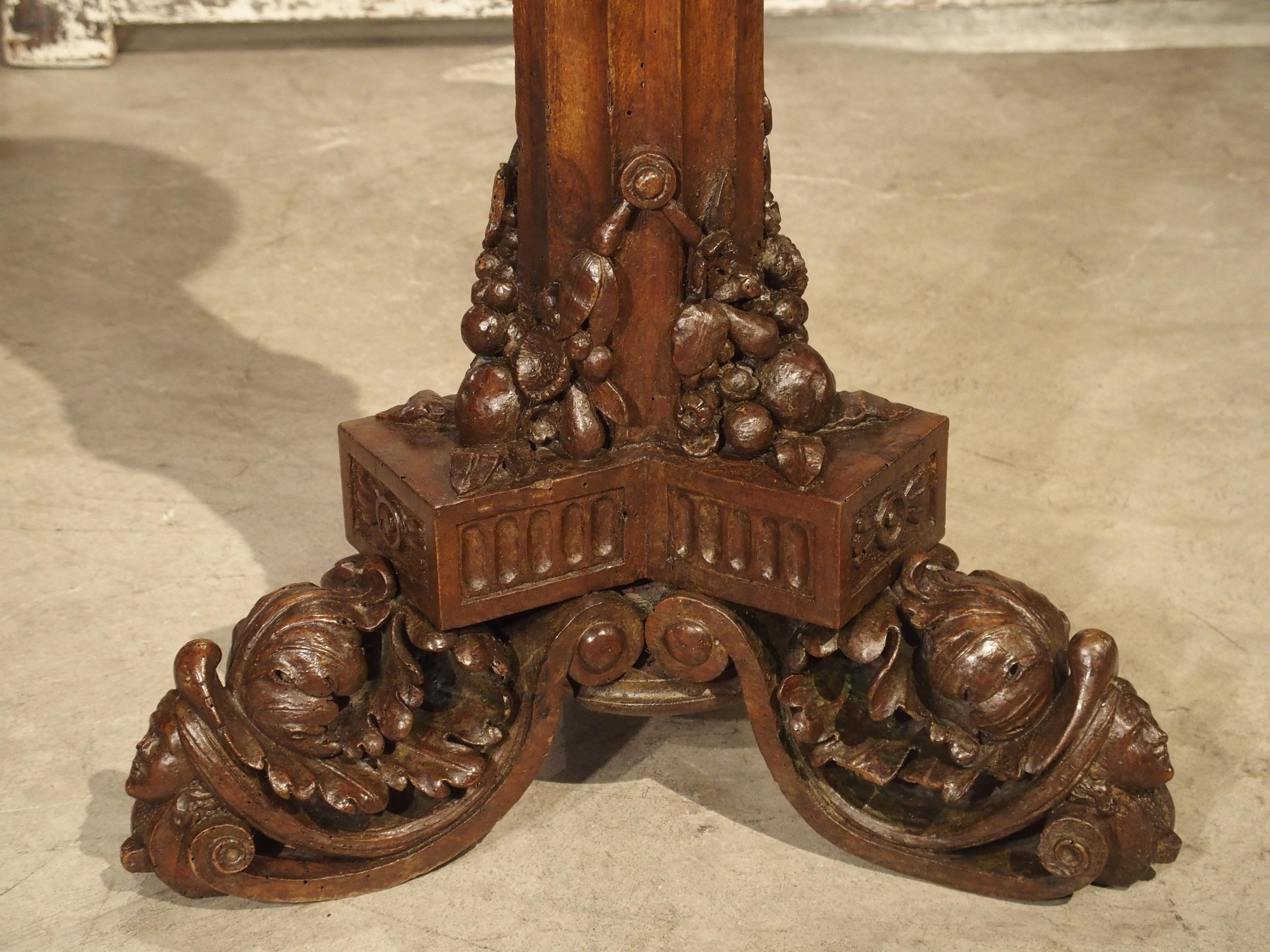 Antiker kreisförmiger genossischer Tisch aus geschnitztem Holz und Marmor, um 1820 im Angebot 4