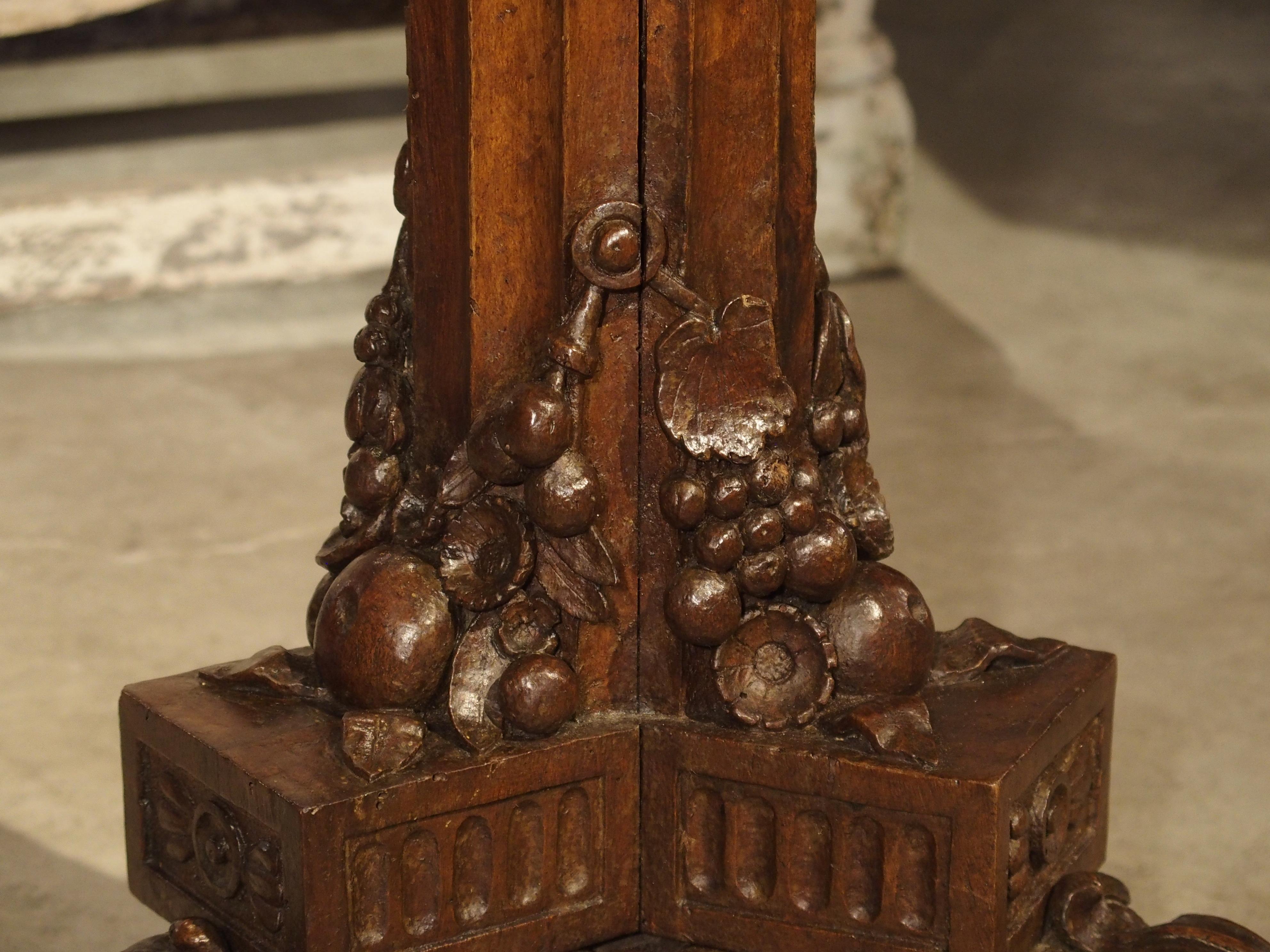 Antiker kreisförmiger genossischer Tisch aus geschnitztem Holz und Marmor, um 1820 im Angebot 10