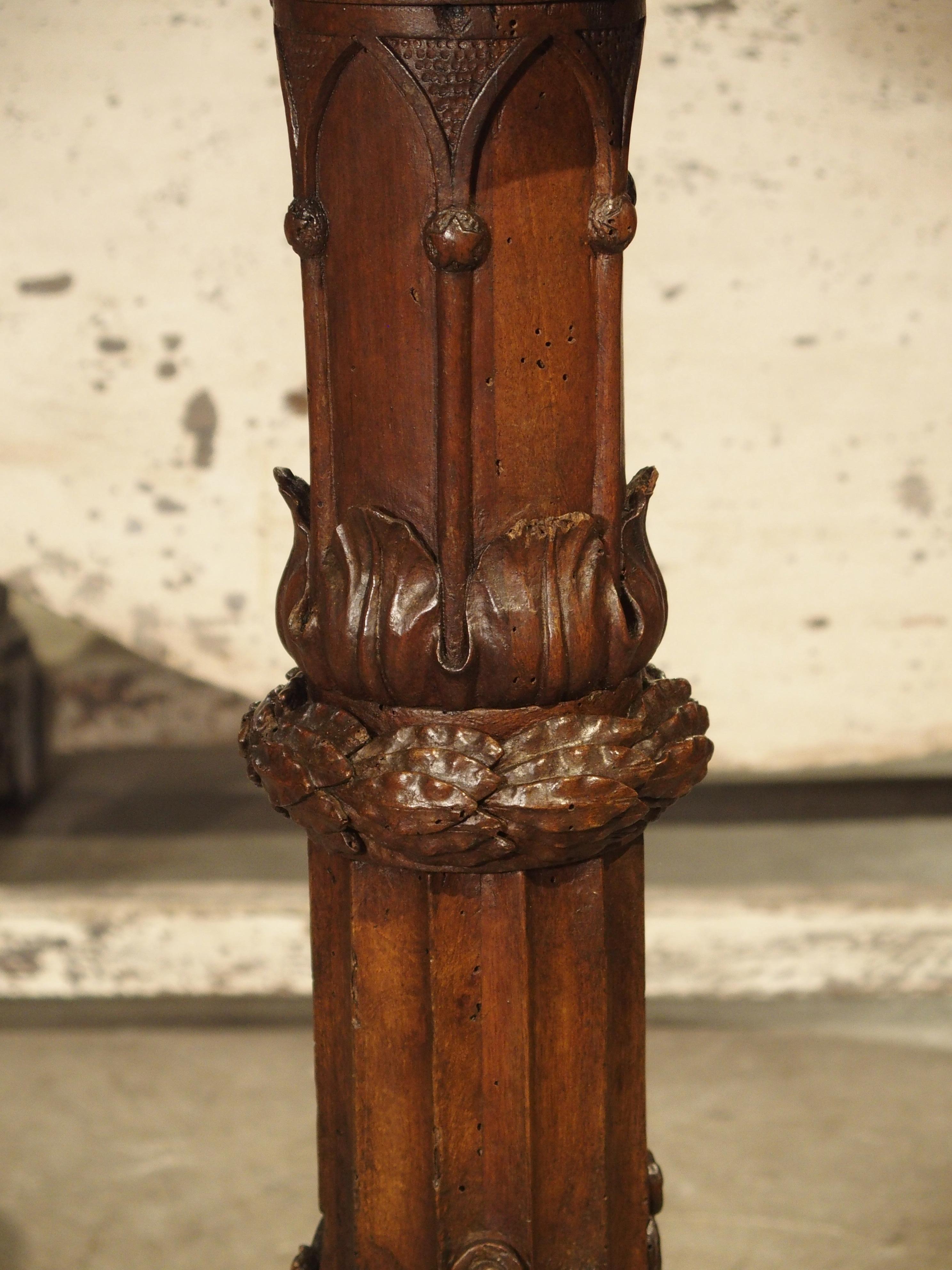 Antiker kreisförmiger genossischer Tisch aus geschnitztem Holz und Marmor, um 1820 im Angebot 2