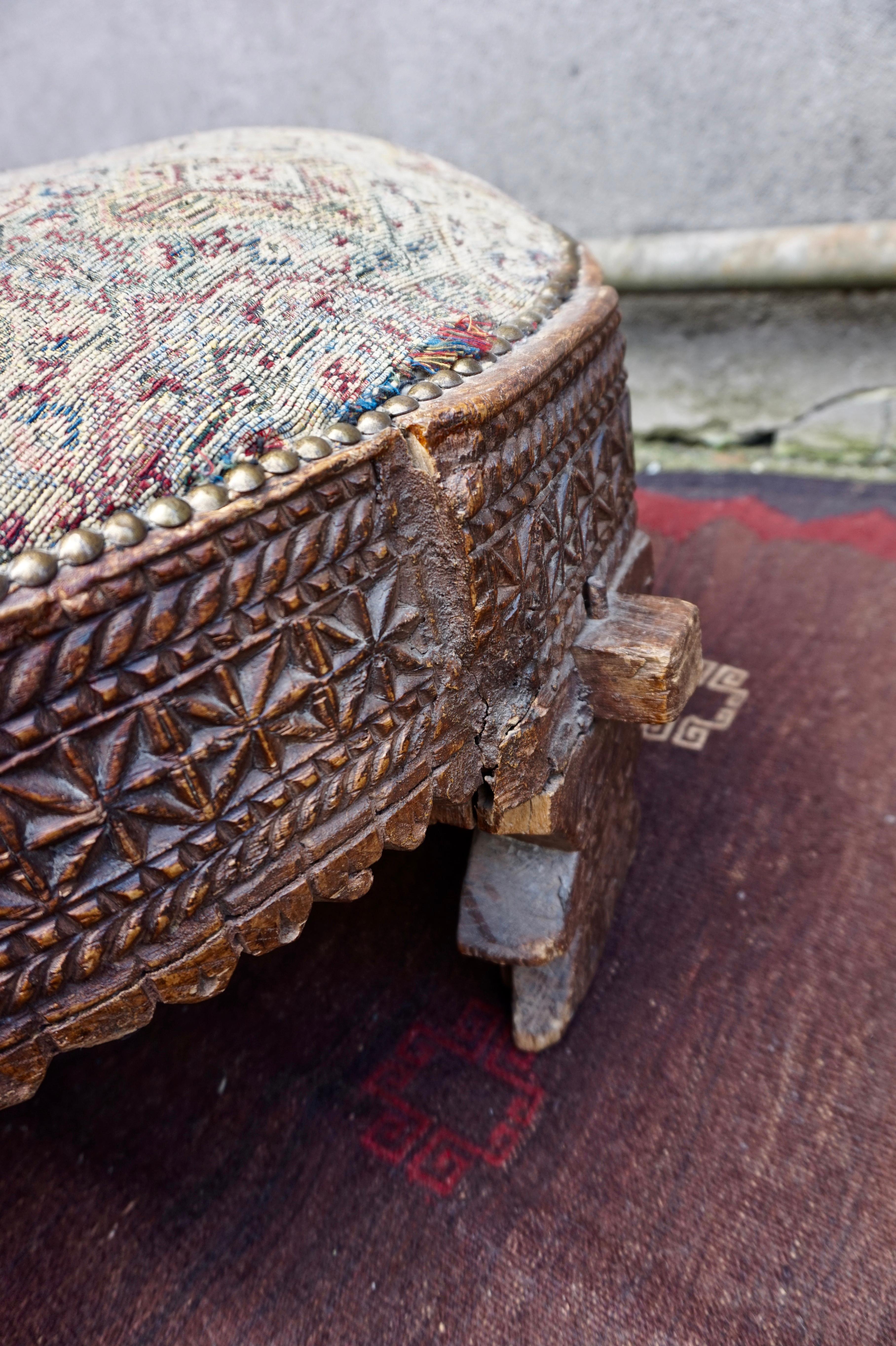 Antique Circular Hand Carved Indonesian Padouk Wood Ottoman Seat In Good Condition For Sale In Vancouver, British Columbia
