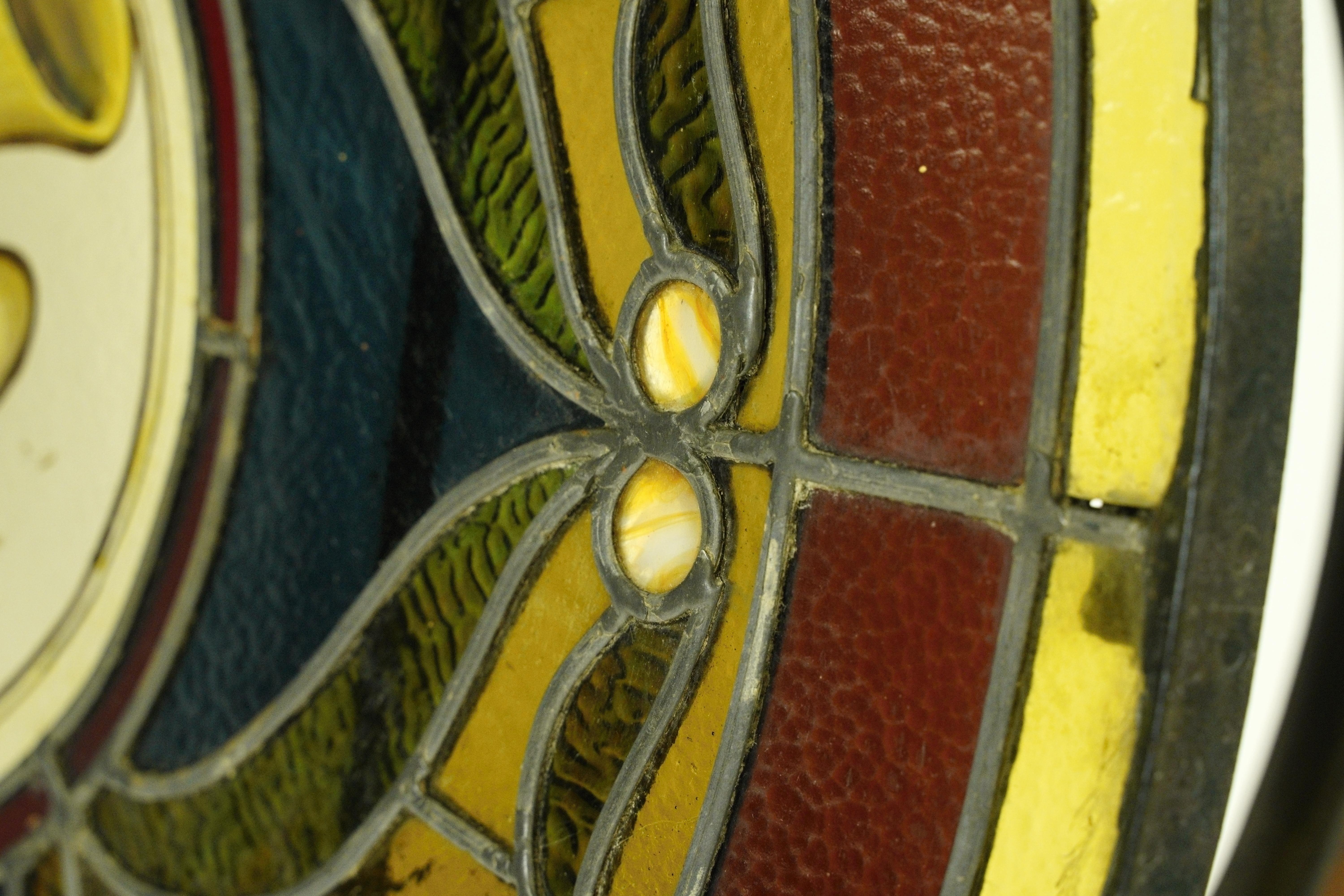 Américain Antique vitrail circulaire au plomb avec Horn