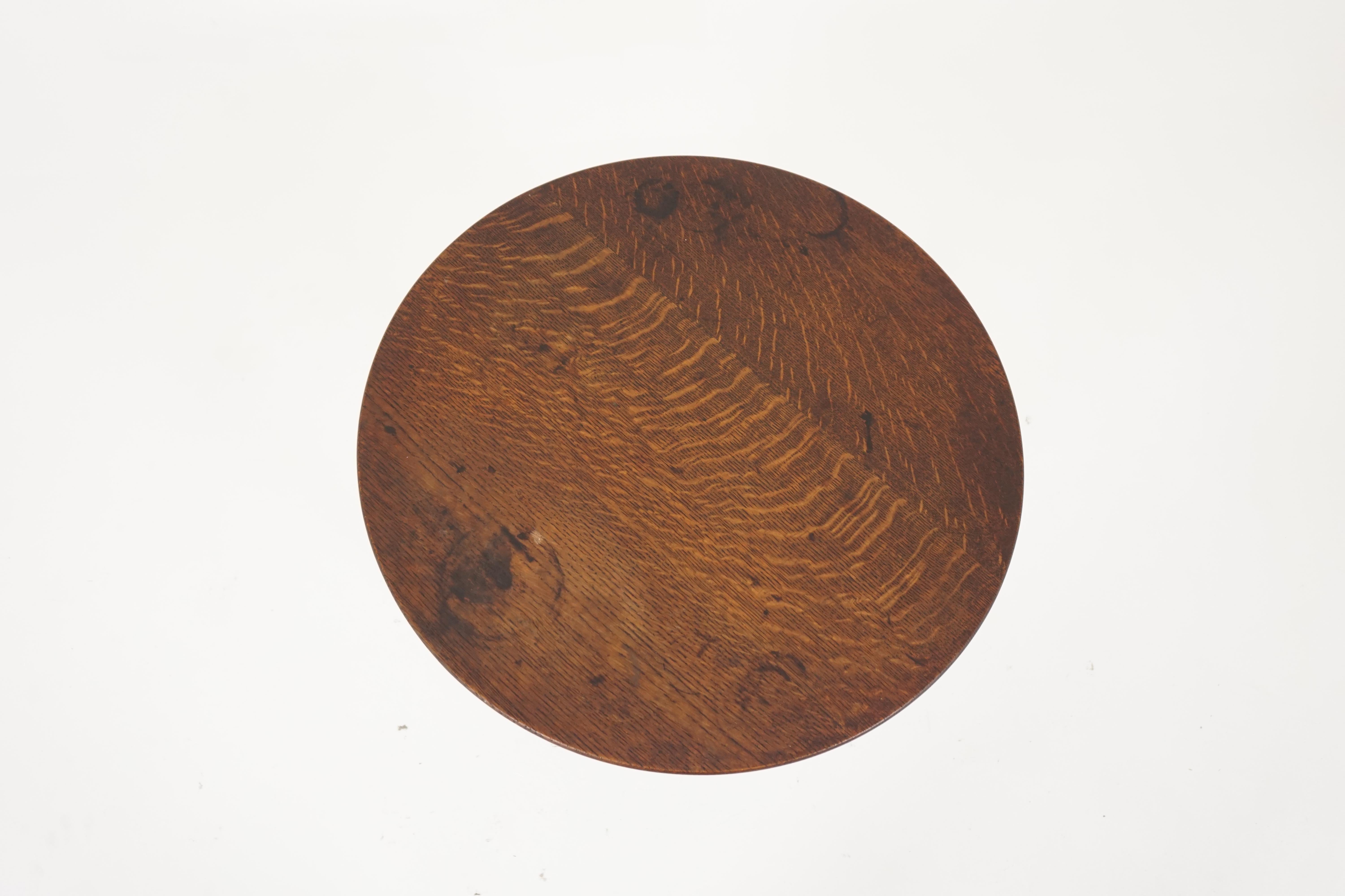 Antique circular tiger oak barley twist lamp/end table, Scotland 1920, B1921

Scotland, 1920
Solid oak
Original finish
Circular top
Four barley twist legs
Connected with cross stretchers
All joints are tight

B1921

Measures: 22