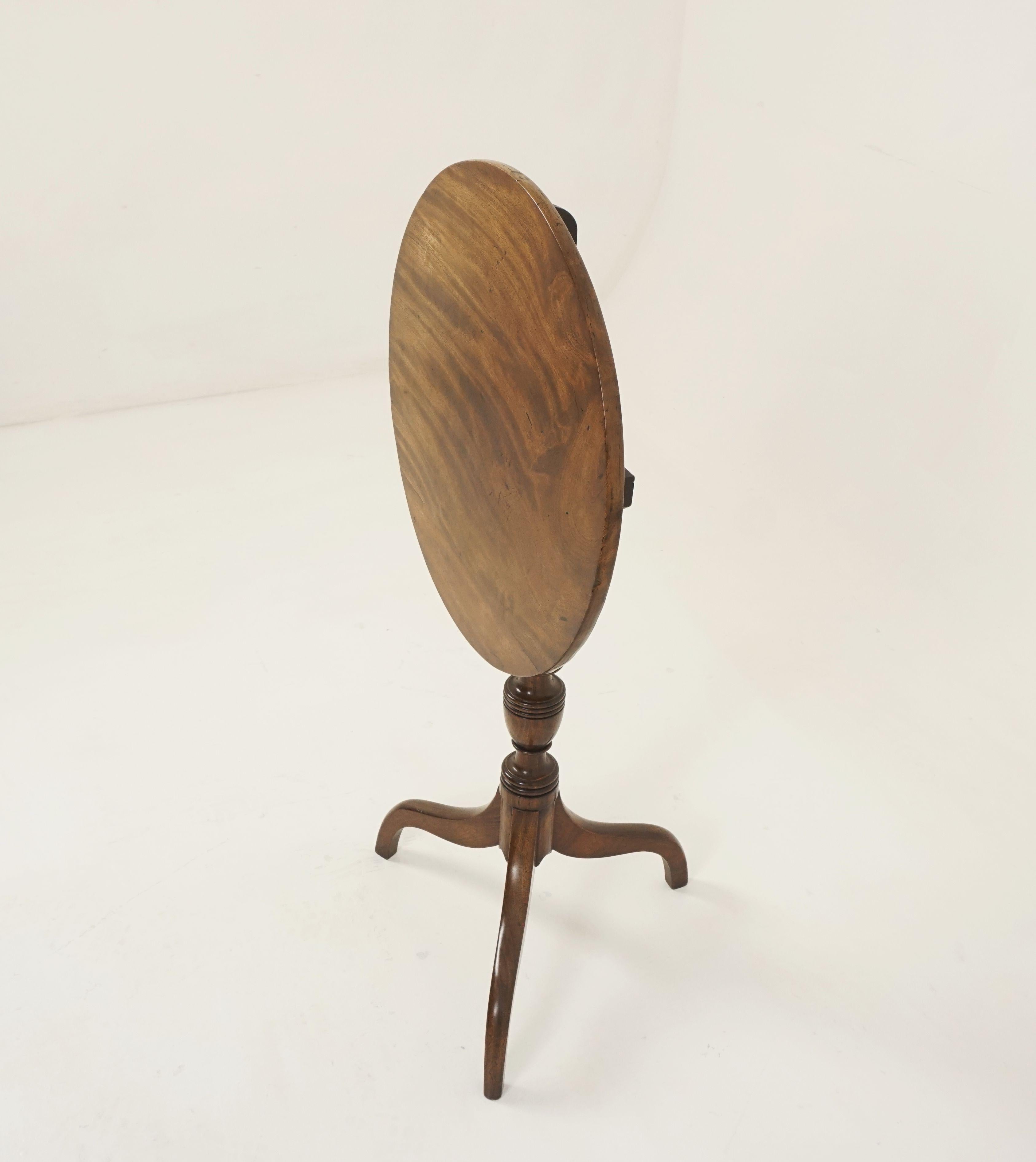 Antique Circular Walnut Table, Victorian Tilt Top Table, Scotland 1860 In Good Condition In Vancouver, BC