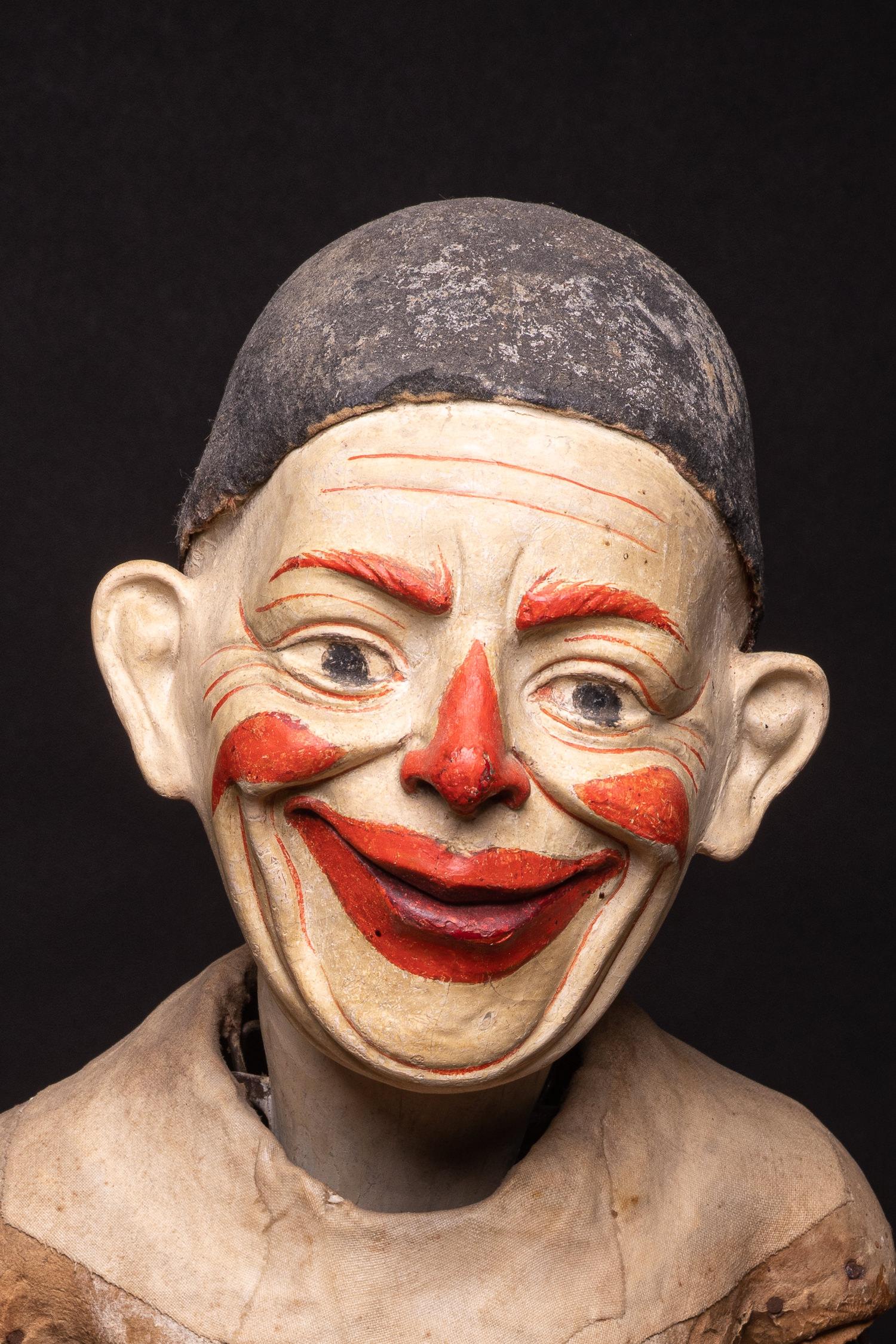 Antikes Zirkusclown mit beweglichen Armen und charakteristischem Lächeln (Französisch) im Angebot