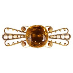 Broche ancienne en or jaune 15 carats, citrine avec ailes décoratives en perles et points