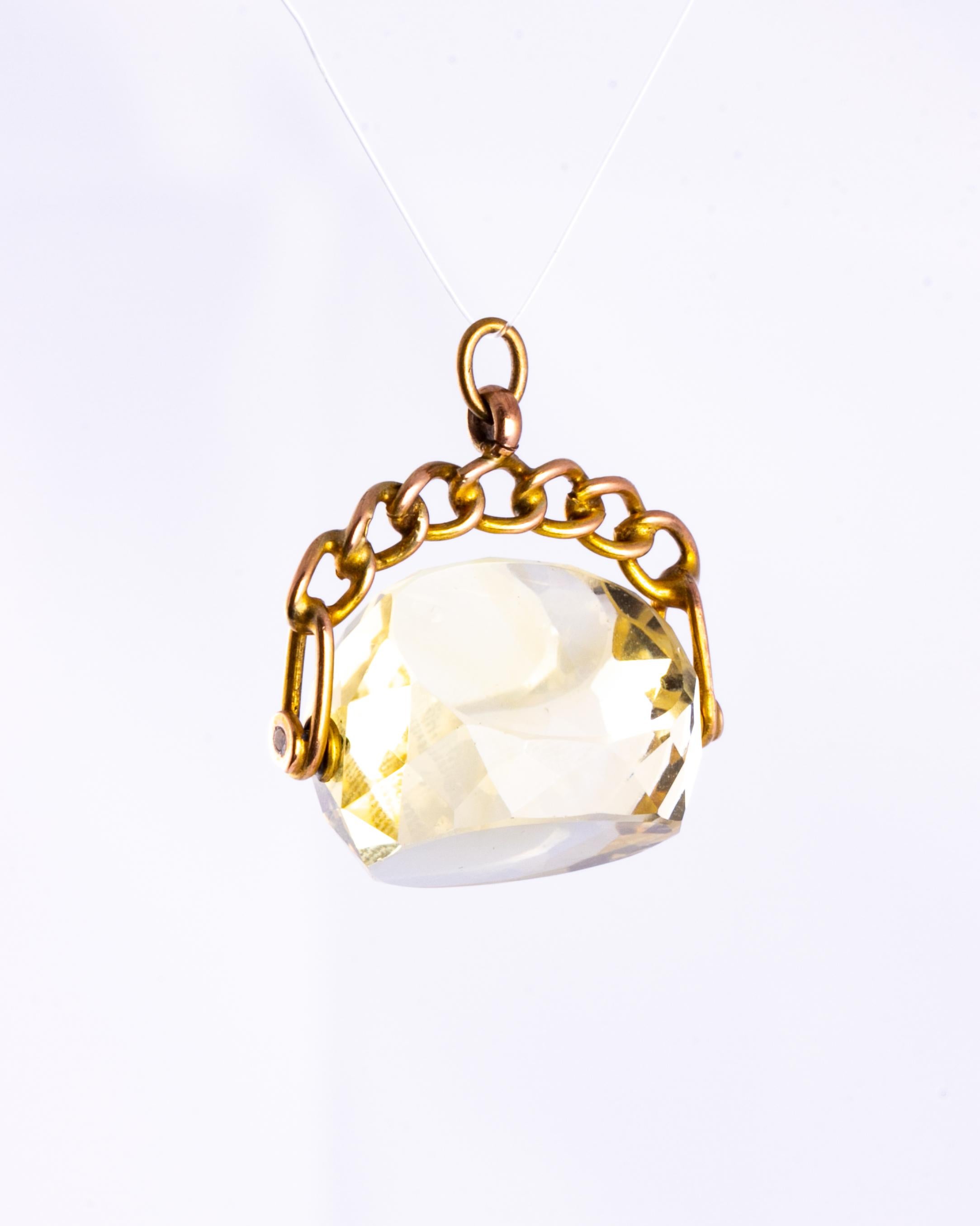This gorgeous swivel fob holds a yellow citrine stone and the frame and loop is modelled out of 9ct gold and has chain detail. 

Stone Width: 18mm
Height including Loop: 28mm

Weight: 9.1g 