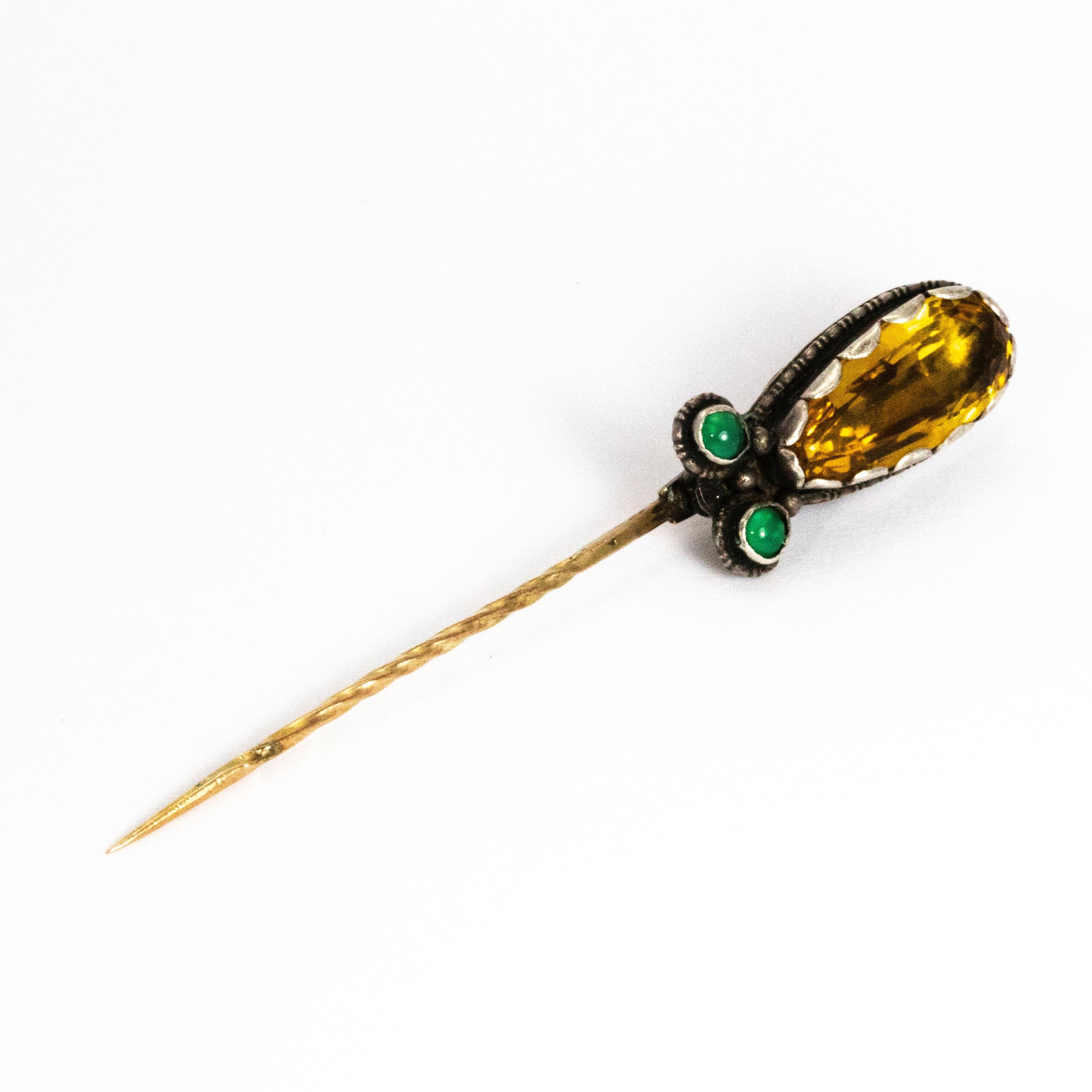 This stylish pin holds a large pear cut citrine measuring 24mmx12mm and bright little chrysophrase set in silver Apart from the setting the rest of the pin is modelled in yellow gold.

Length: 3 1/2inches 
